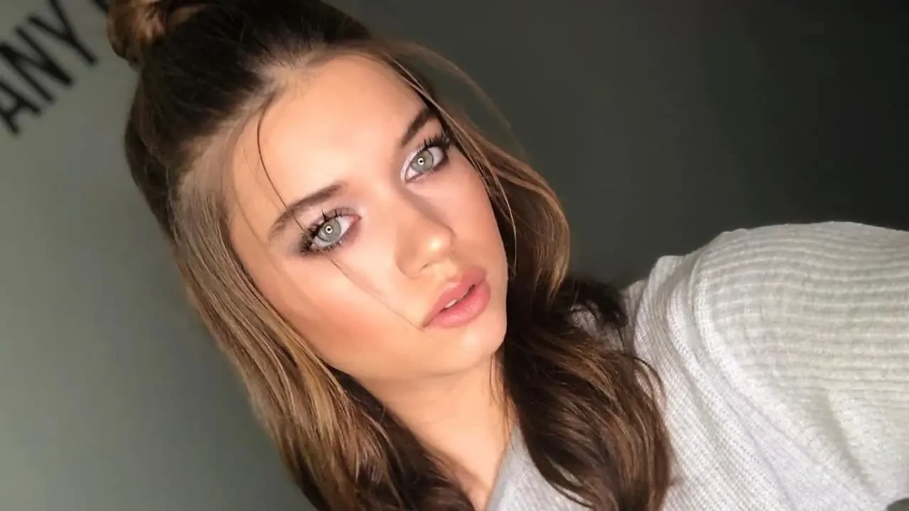 “Gökyüzünde Güzellik Seansı!” Afra Saraçoğlu’nun Cilt Maskesi Olay Yarattı 1