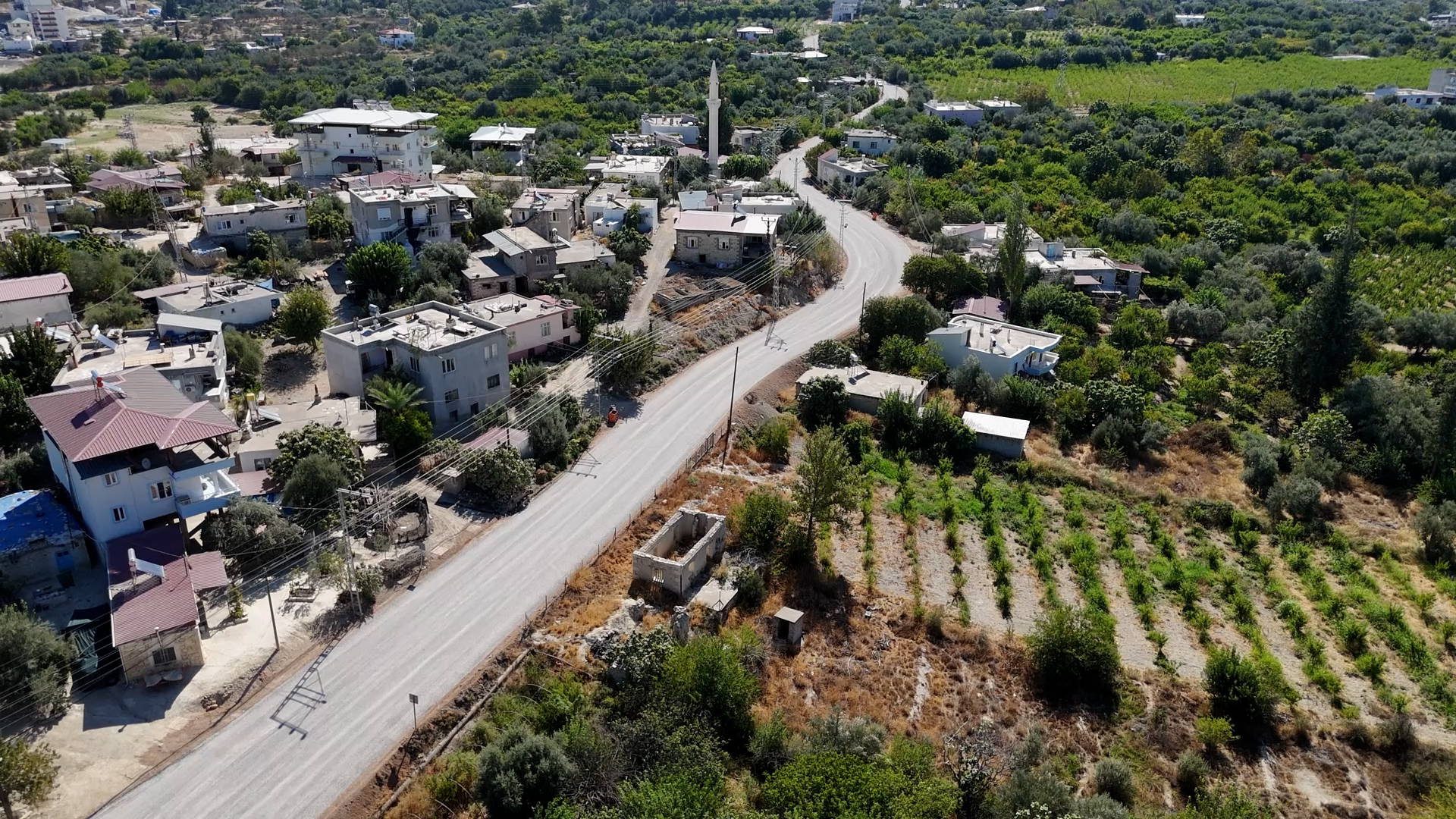 Mersi̇n Büyükşehi̇r Beledi̇yesi̇'nden Mut’ta Kirsala Nefes Aldiran Yol Yatirimi (2)