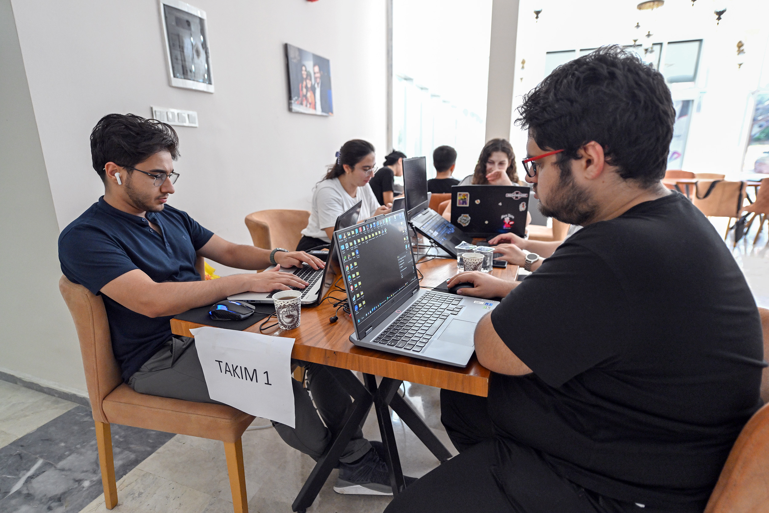Mersi̇n Büyükşehi̇r, Dünyanin En Büyük Hackathonuna Ev Sahi̇pli̇ği̇ Yapti (1)