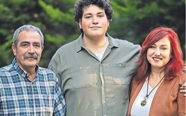 Türkü Baba Lakaplı Fatih Kısaparmak’ın Oğlu Kaan, Babasının İzinden Gidiyor (1)