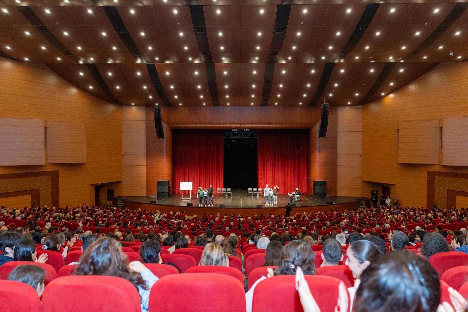 5. Yenişehir Komedi Oyunları Festivali Binlerce Sanatseveri Ağırladı (8)