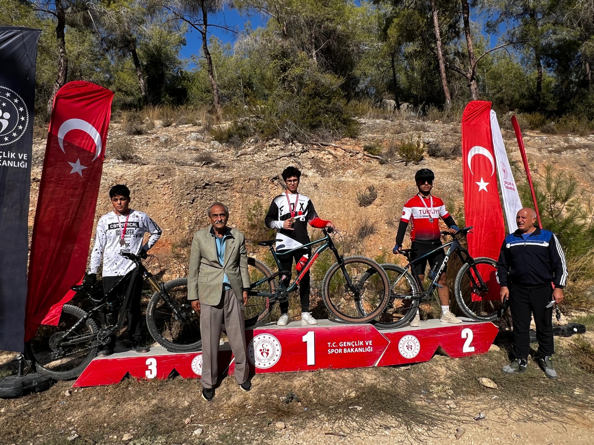 585624518 1277803684382414 211440356533847124 N