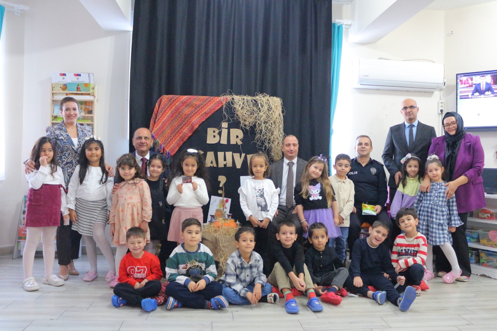 585894736 1236585155183761 4490369546849812599 N