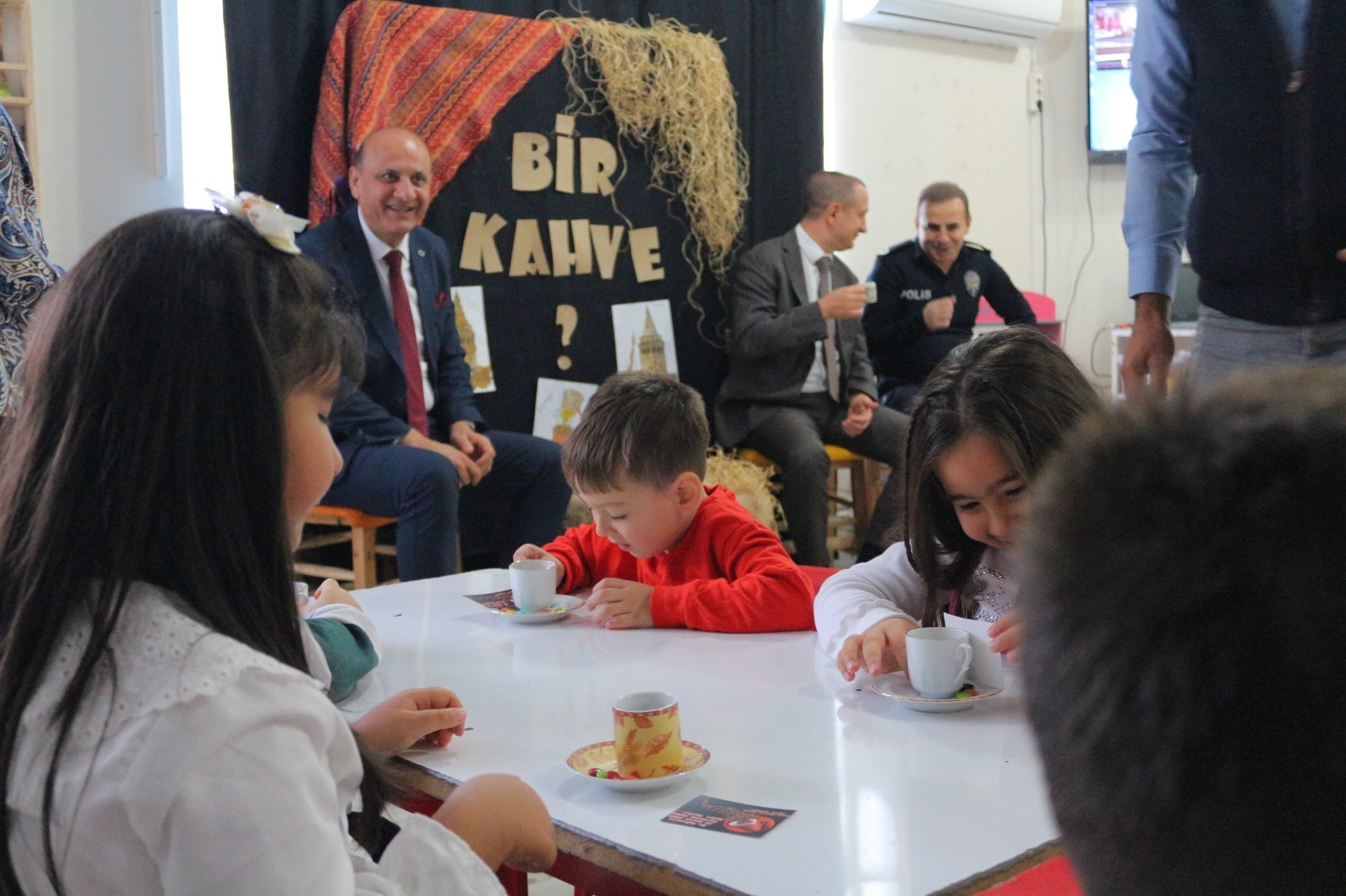 586437467 1236584685183808 4283544311092522391 N