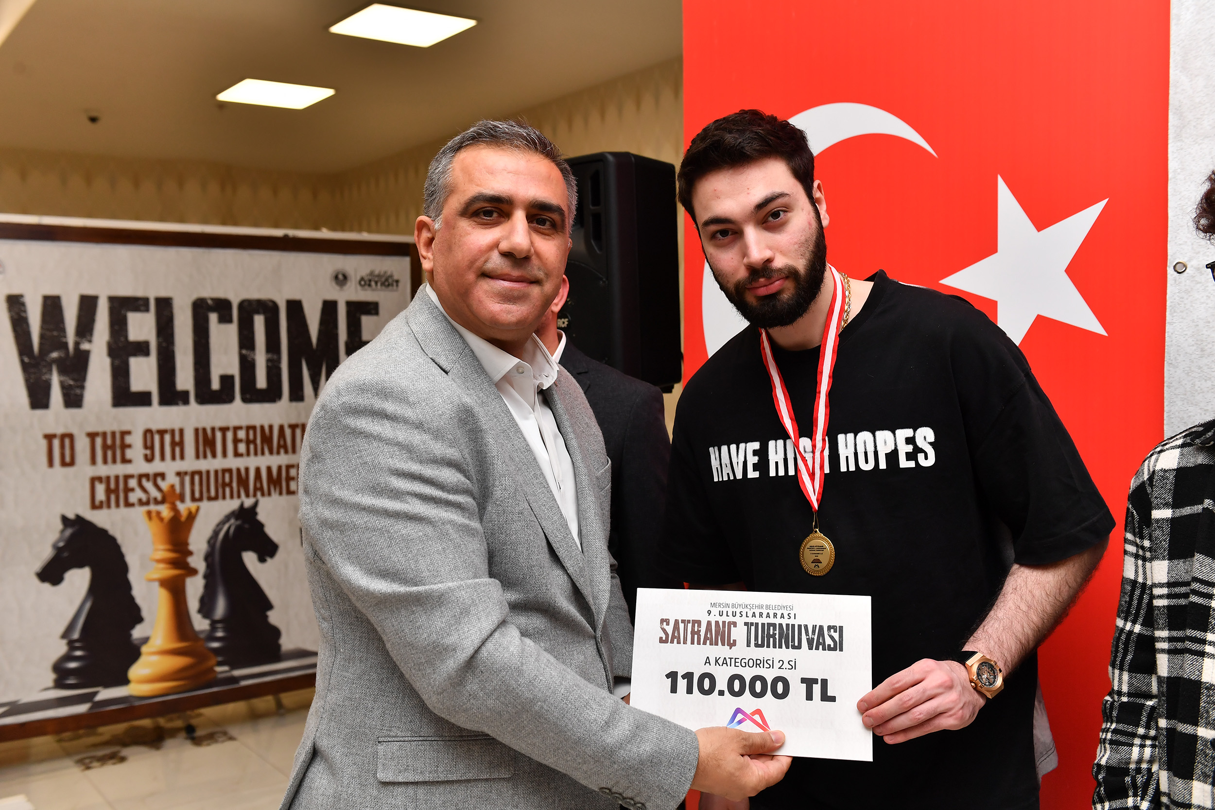 ‘9. Uluslararasi Satranç Turnuvasi’nda Sporculara Ödülleri̇ Veri̇ldi̇ (4)