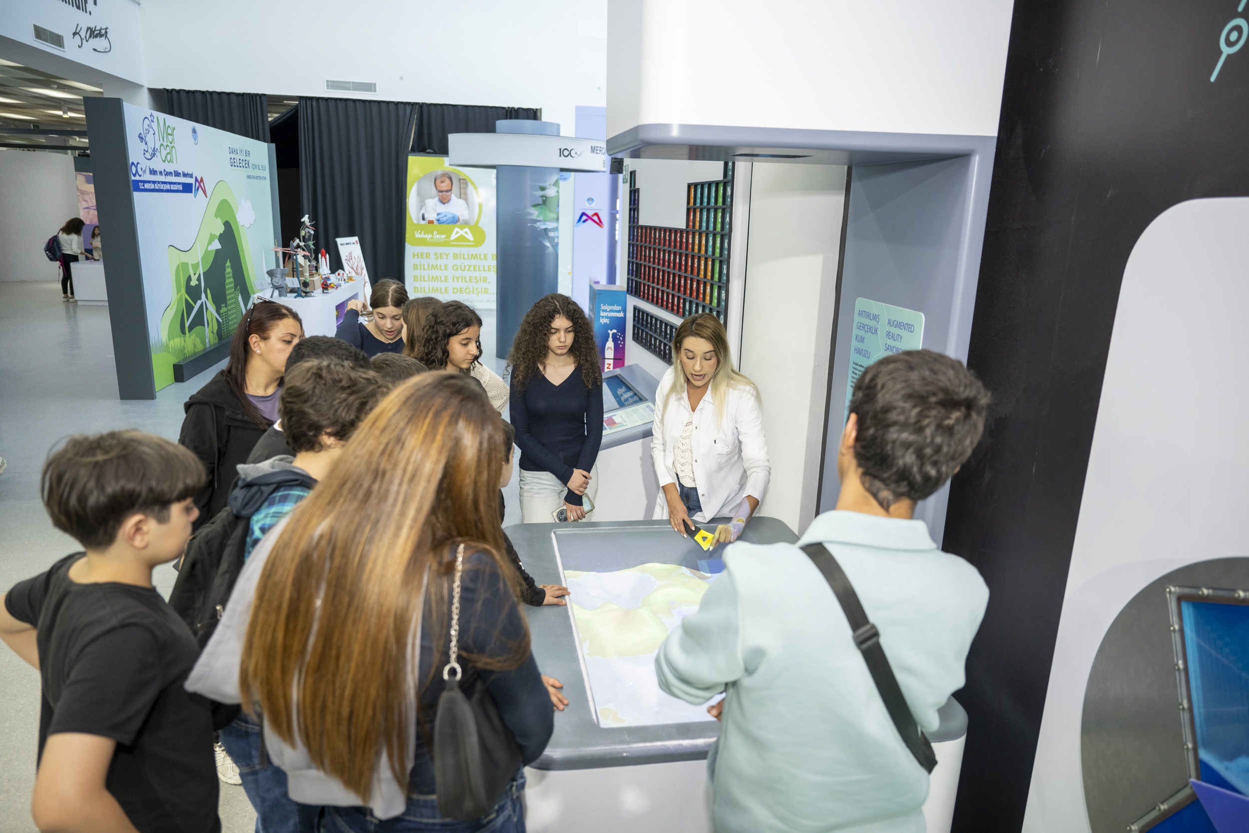 Ara Tati̇li̇n Vazgeçi̇lmezi̇ Mercan Bi̇li̇m Merkezi̇ Oldu (2)