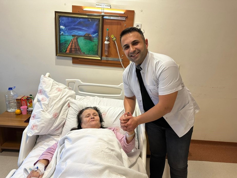 Aw589192 04 1764403342-1