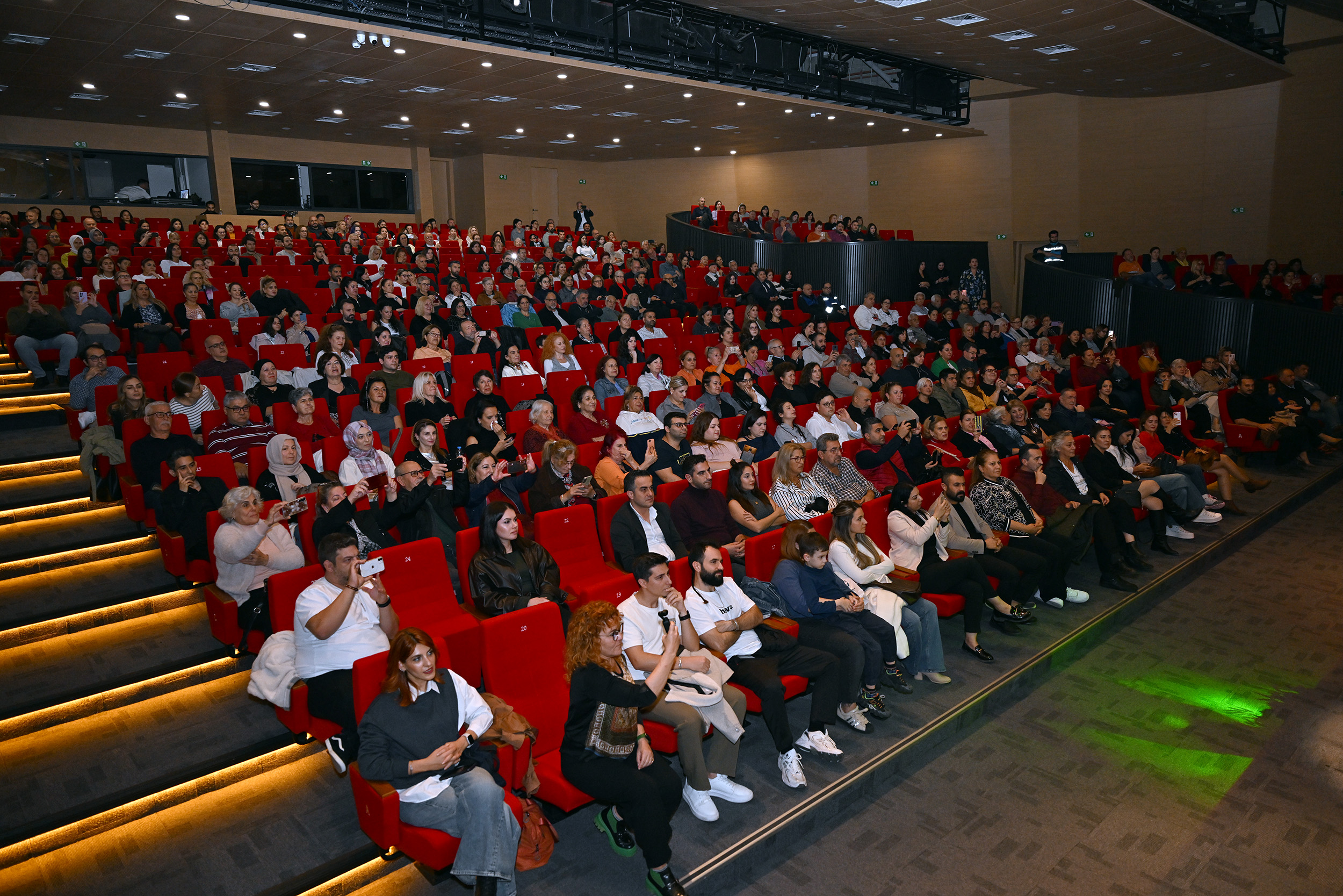 Büyükşehi̇r’den, Öğretmenler Günü’ne Özel ‘Sonbahar Şarkilari’ Konseri̇ (3)