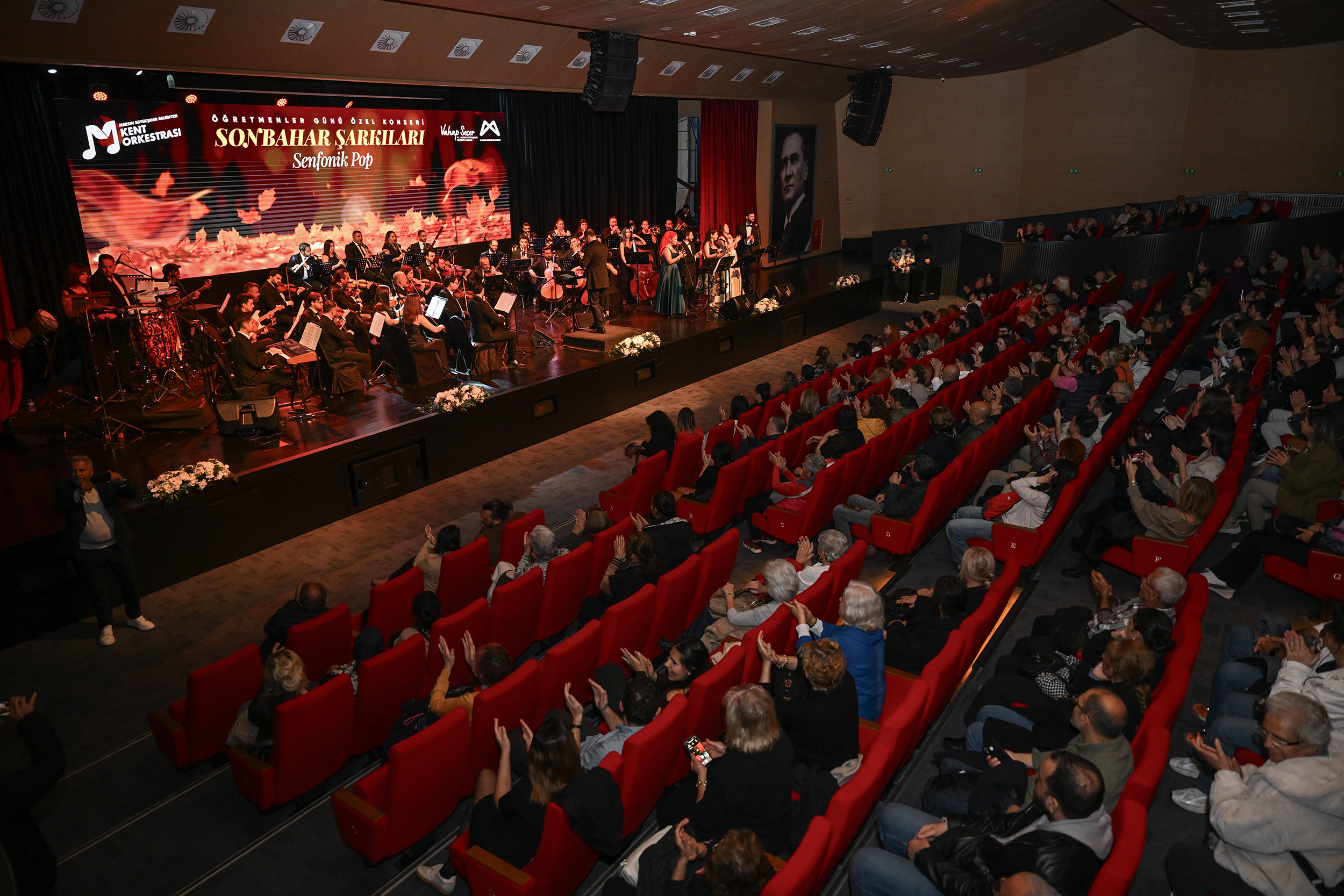 Büyükşehi̇r’den, Öğretmenler Günü’ne Özel ‘Sonbahar Şarkilari’ Konseri̇ (6)