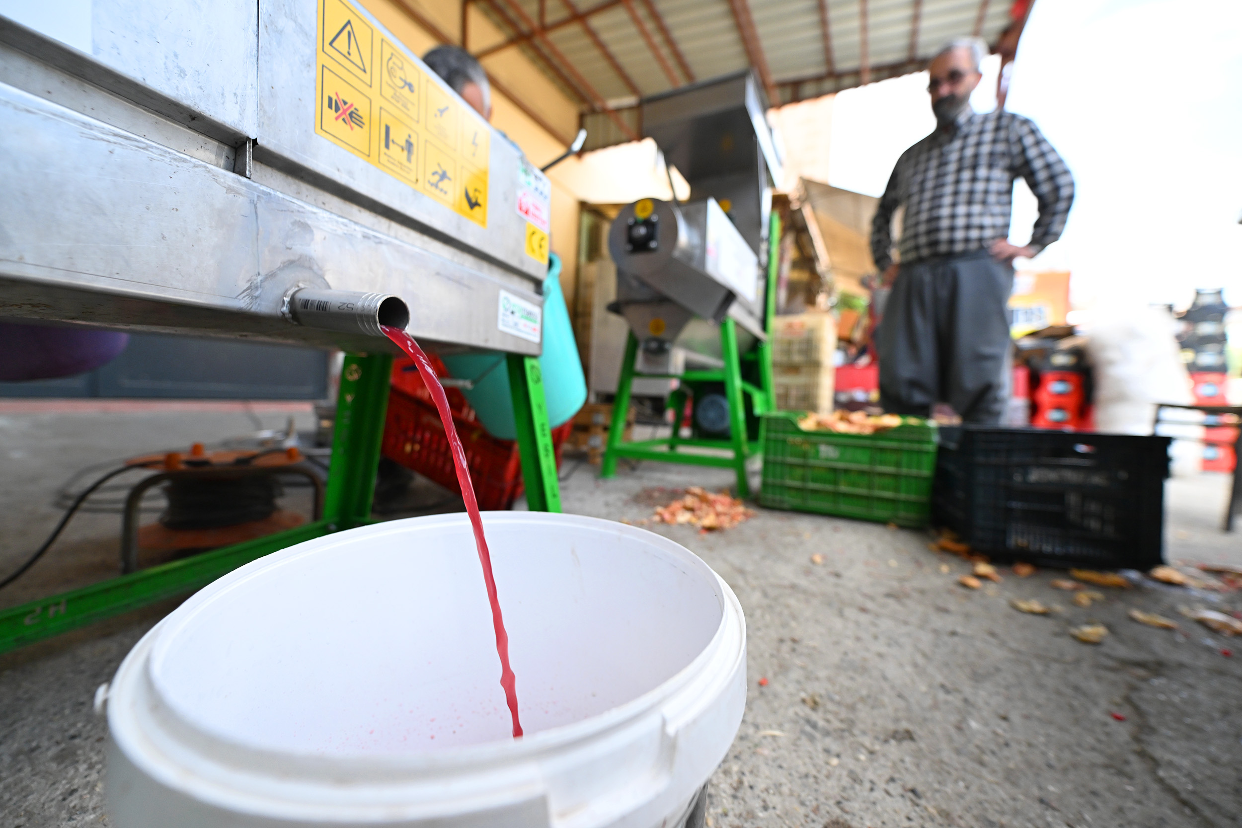 Büyükşehi̇r’den Üreti̇ci̇lere Nar Taneleme Ve Sikma Maki̇nesi̇ Desteği̇ (4)