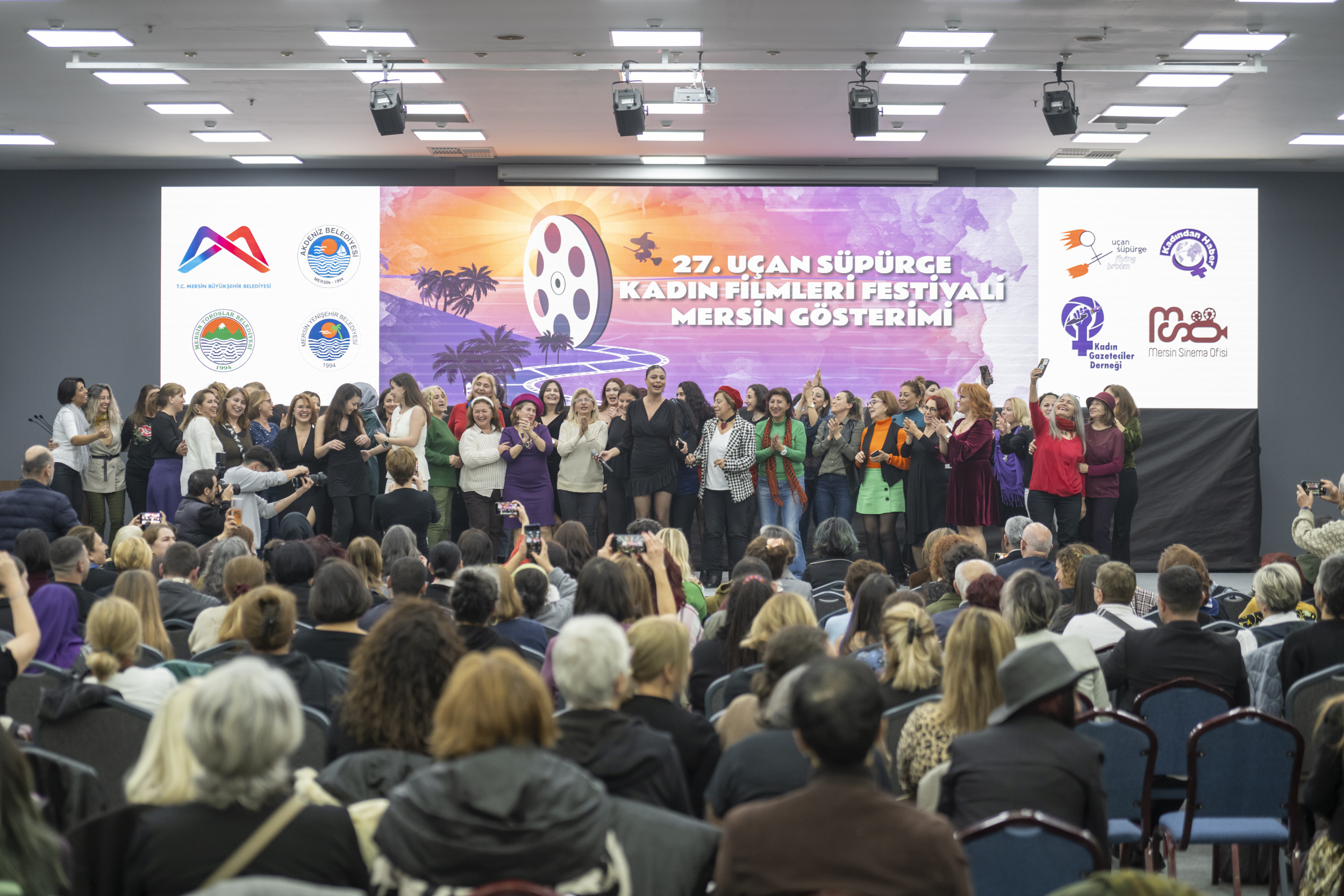 Büyükşehi̇r’i̇n Kadin Odakli Hi̇zmetleri̇ Şi̇ddete Karşi Kent Strateji̇si̇ne Dönüşüyor (9)