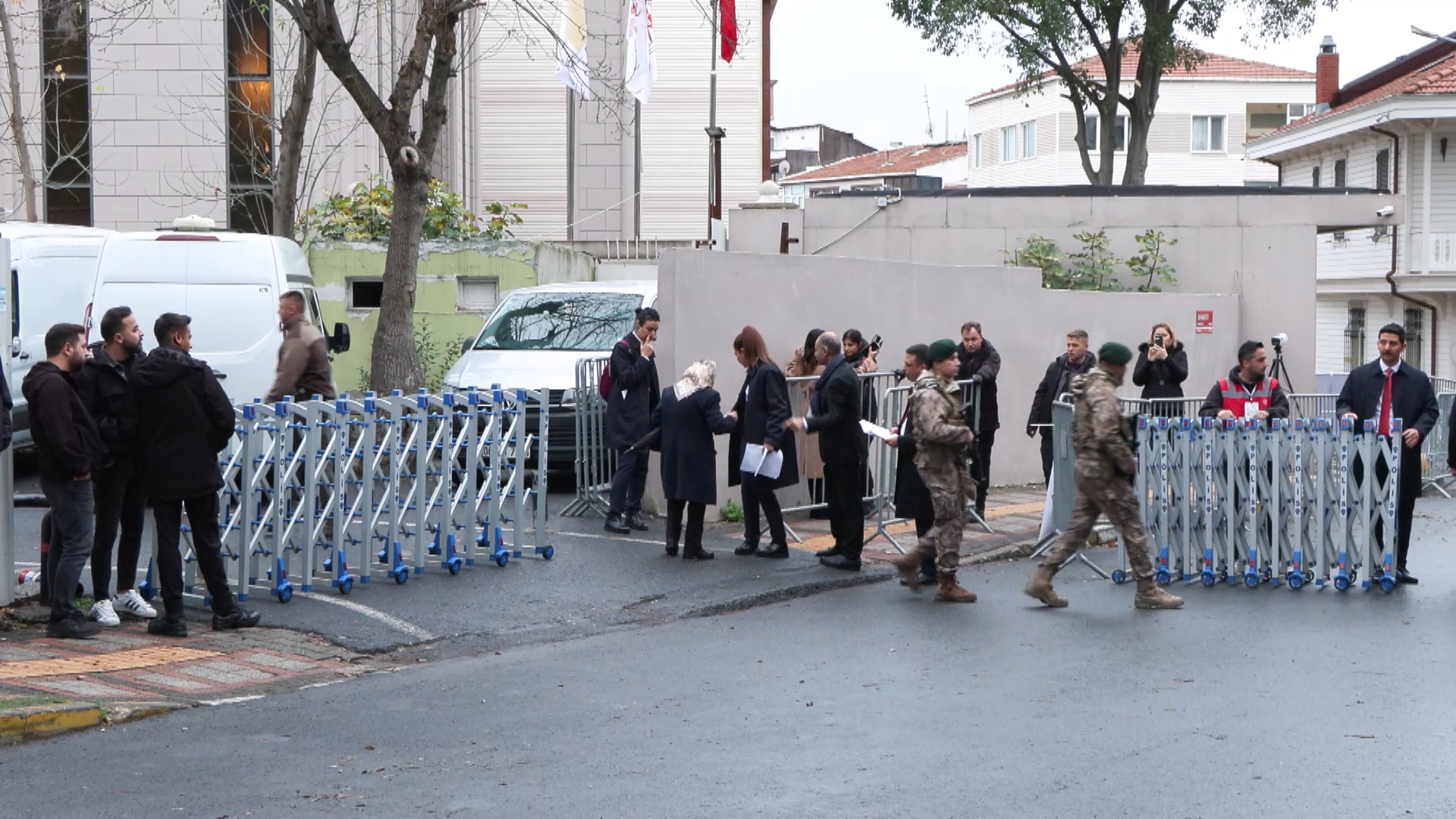 I S T A N B U L P A P A 14. L E O M O R E F R E M S U R Y A N 1038602 308233