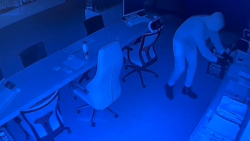 I S Y E R I N D E N 1 M I L Y O N L I R A C A L A N S U P H E L I 1013510 300711