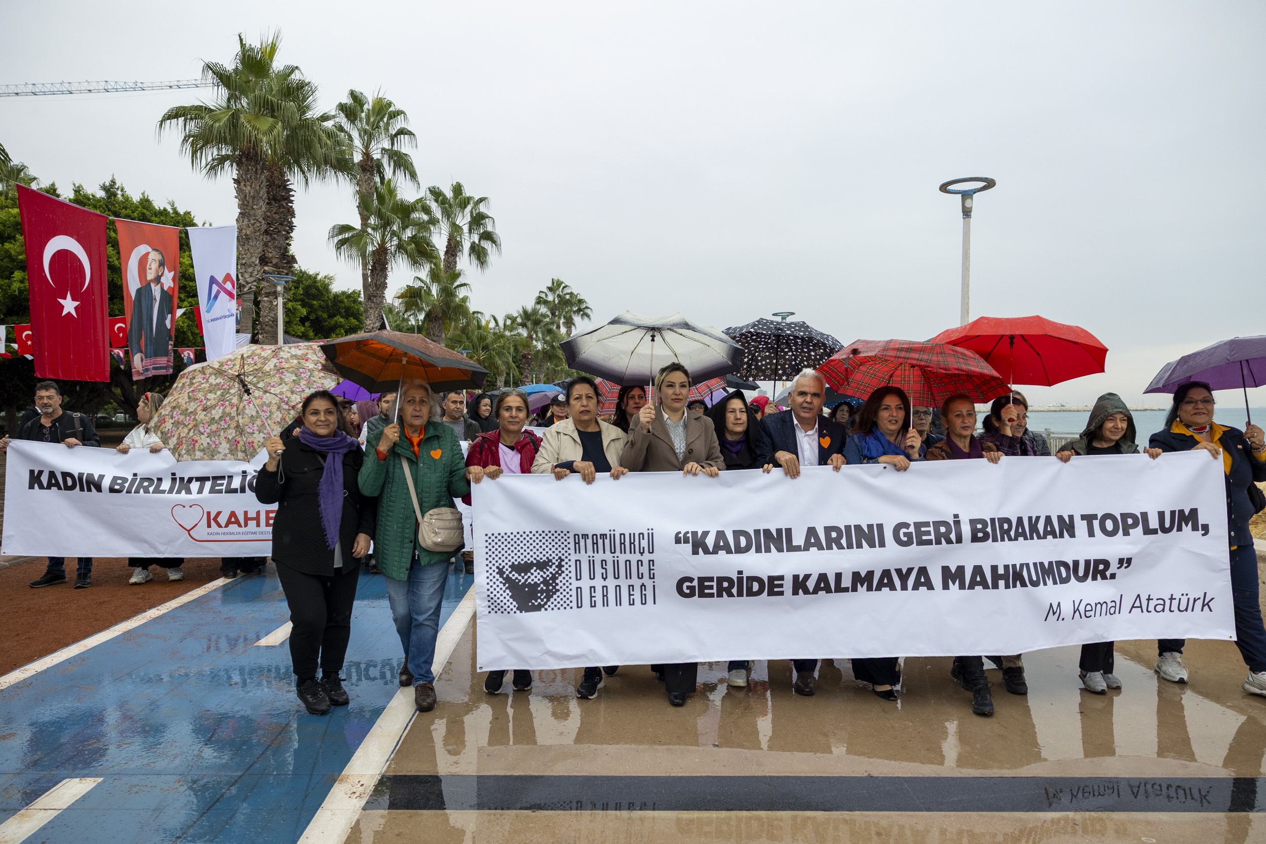 Mersi̇n Büyükşehi̇r, Şi̇ddete Karşi Kadinlarin Sesi̇ni̇ Yükselti̇yor (2)