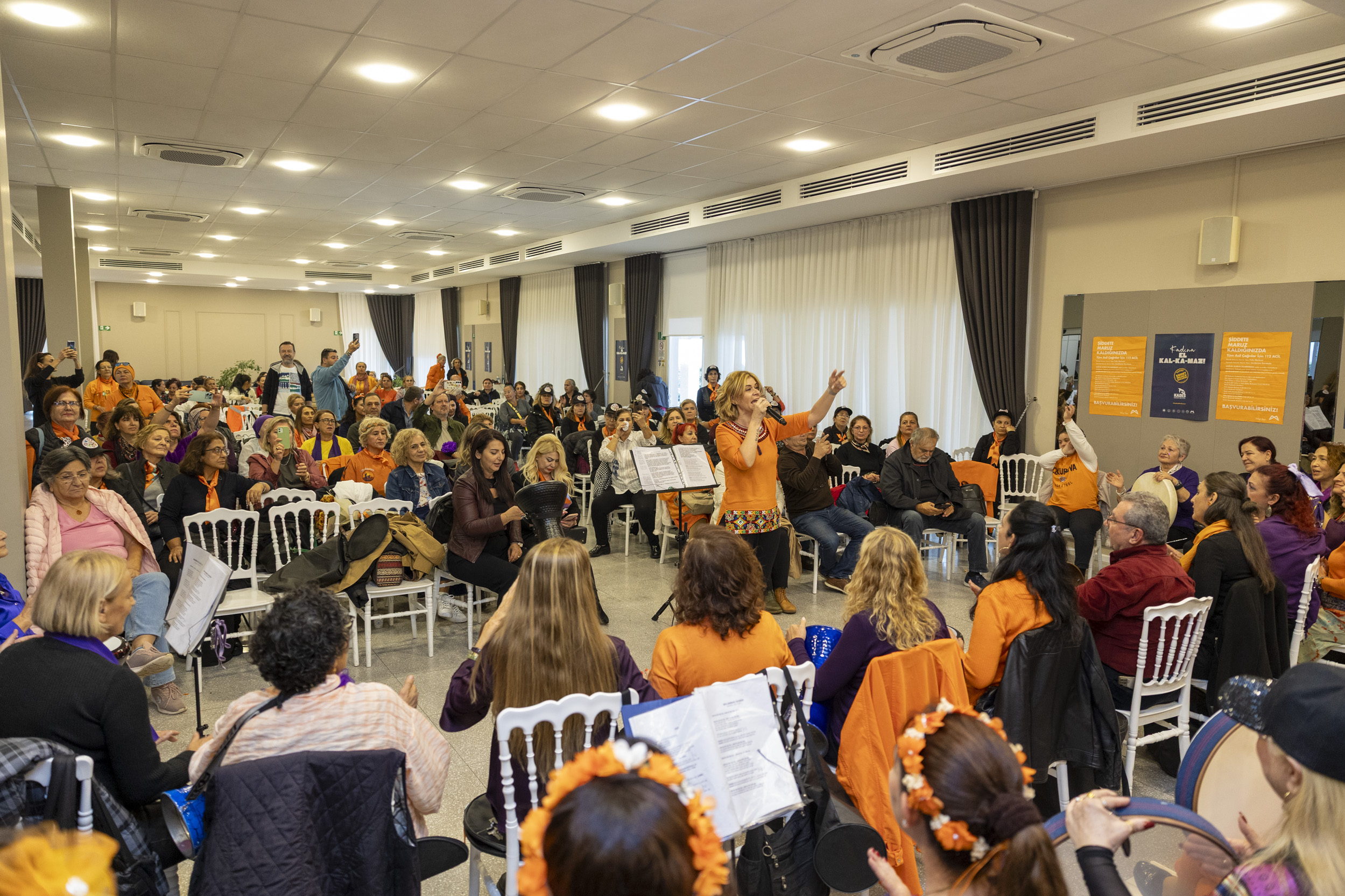 Mersi̇n Büyükşehi̇r, Şi̇ddete Karşi Kadinlarin Sesi̇ni̇ Yükselti̇yor (4)