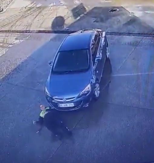 O T O M O B I L I N T R A F I K P O L I S I N E C A R P T I G I K A Z A 1022607 303440