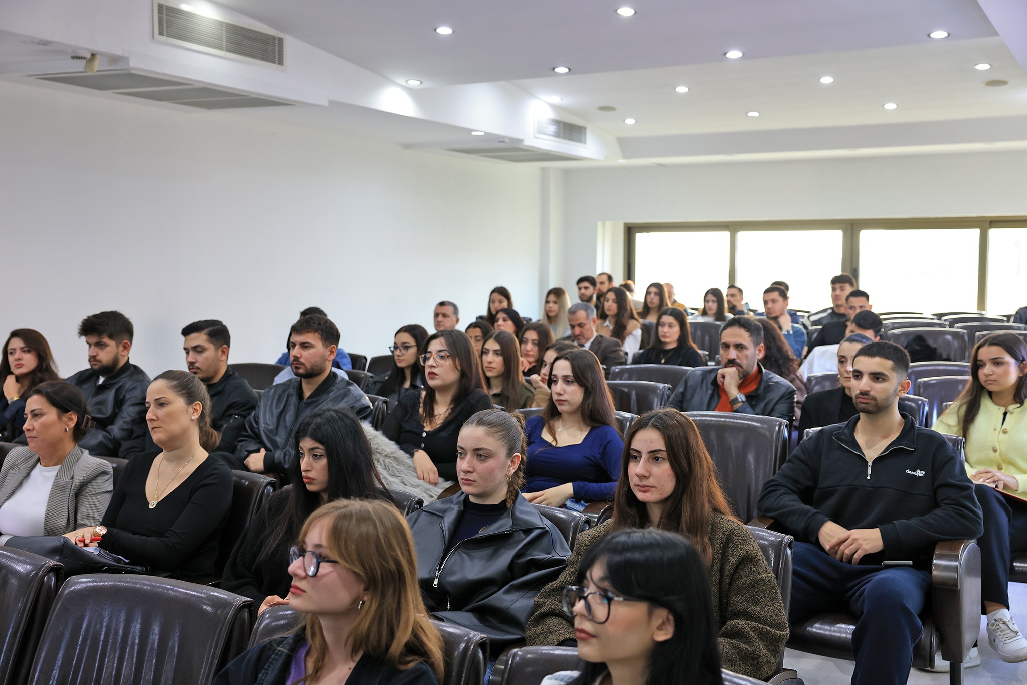 597888036 1583043312689718 2822639780983034758 N