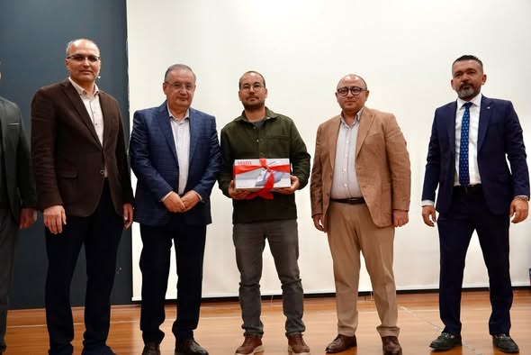 606493807 17934470082136662 7153442864750978624 N