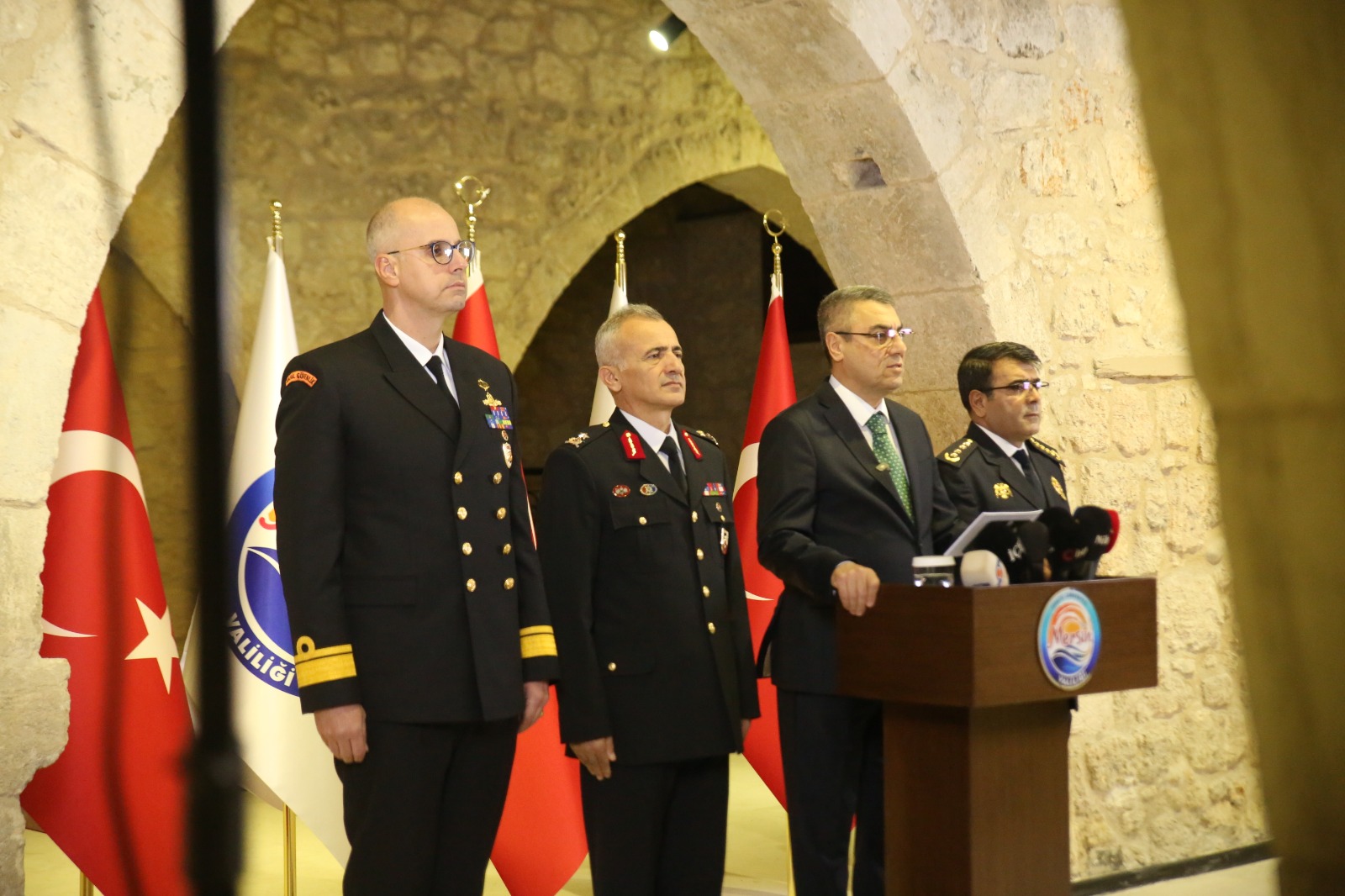 B03000C8 B4F5 489E 8B22 2F29Cdf3Fb37