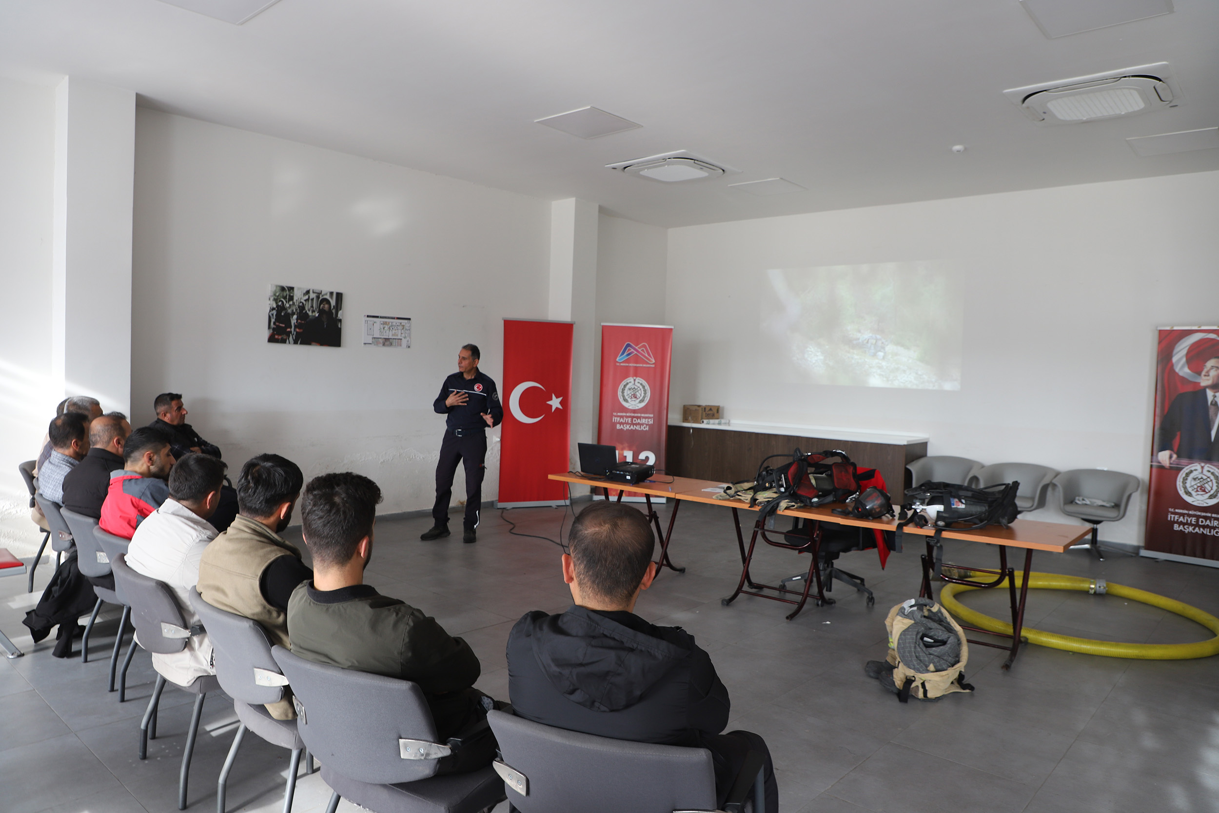 Büyükşehi̇r Ata Eği̇ti̇m Merkezi̇, İtfai̇yeci̇leri̇n Eği̇ti̇m Üssü Olmaya Devam Edi̇yor (5)