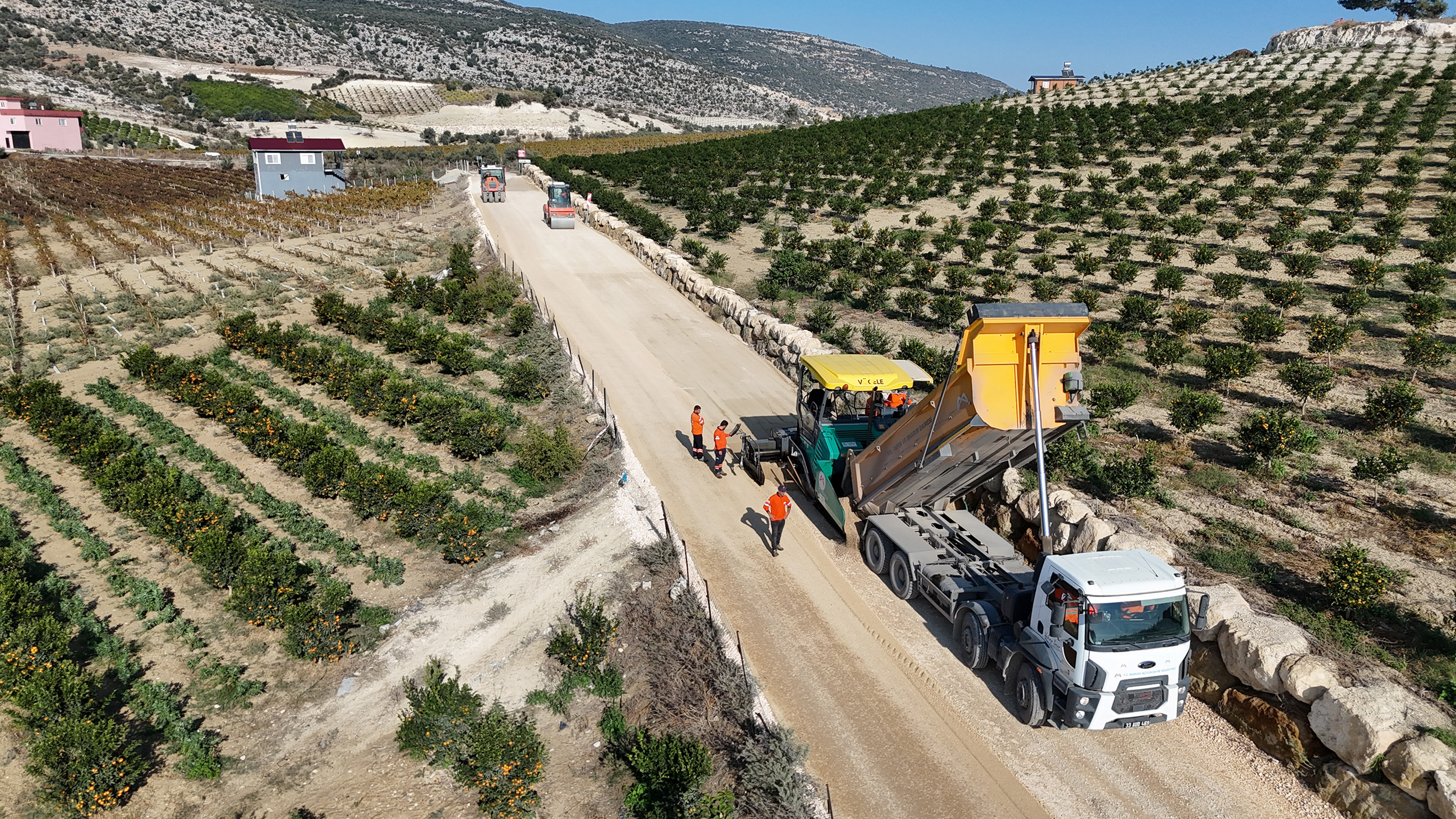 Büyükşehi̇r Beledi̇yesi̇ Esenli̇ Hebi̇lli̇ Bağlanti Yolunda Çalişmalarini Tamamladi (3)-1