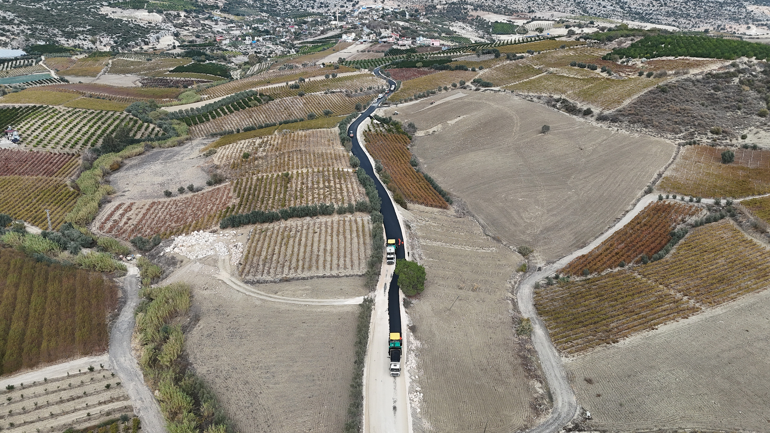 Büyükşehi̇r Beledi̇yesi̇ Esenli̇ Hebi̇lli̇ Bağlanti Yolunda Çalişmalarini Tamamladi (5)