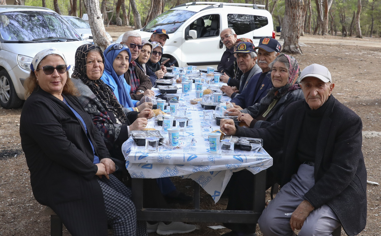 Büyükşehi̇r, Gazi̇ler Ve Şehi̇t Ai̇leleri̇ni̇ Kuyuluk Tabi̇at Parki’nda Pi̇kni̇kte Buluşturdu (5)