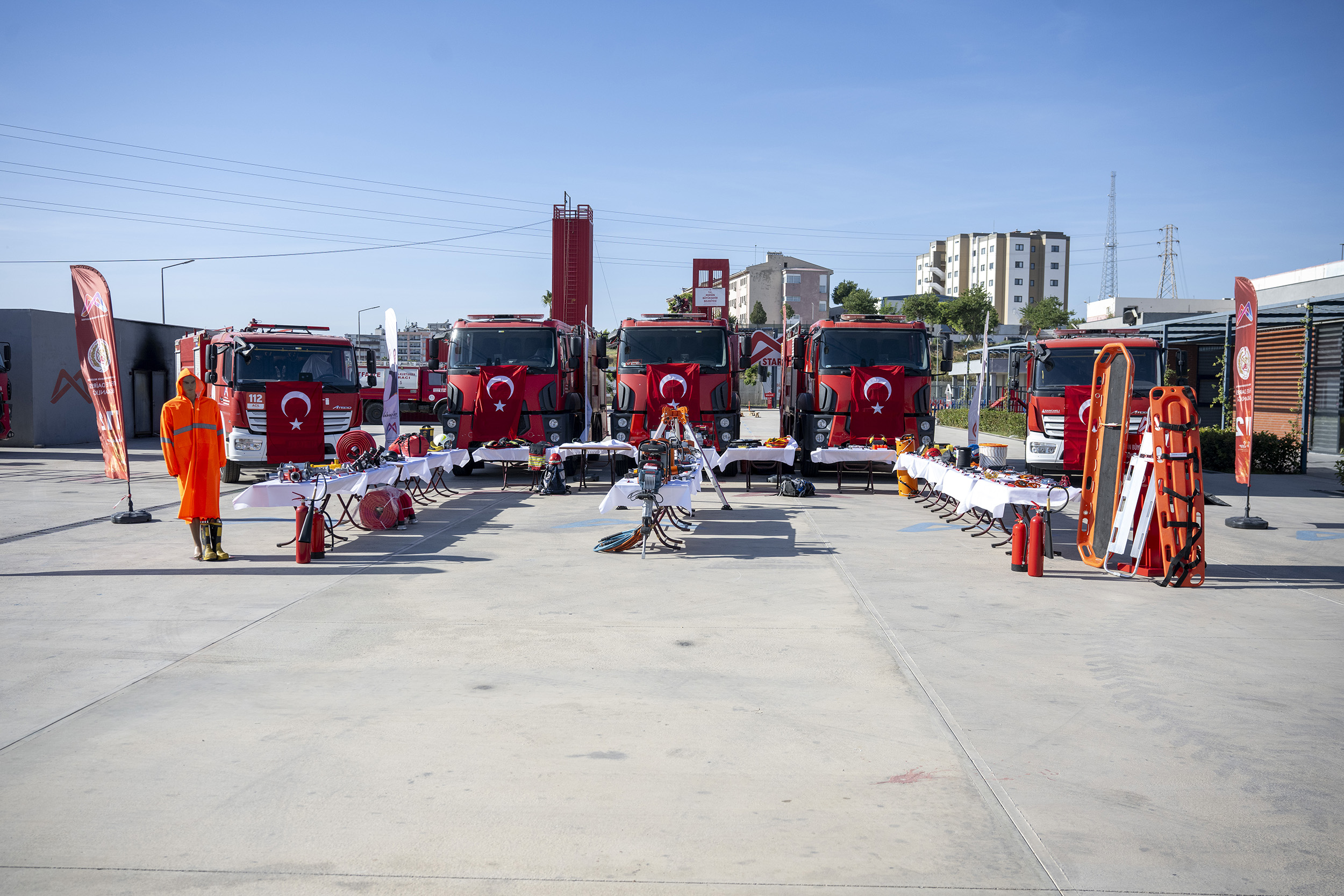 Büyükşehi̇r İtfai̇ye Teşki̇lati, Modern Eki̇pmanlarla Müdahale Kapasi̇tesi̇ni̇ Güçlendi̇rdi̇ (2)