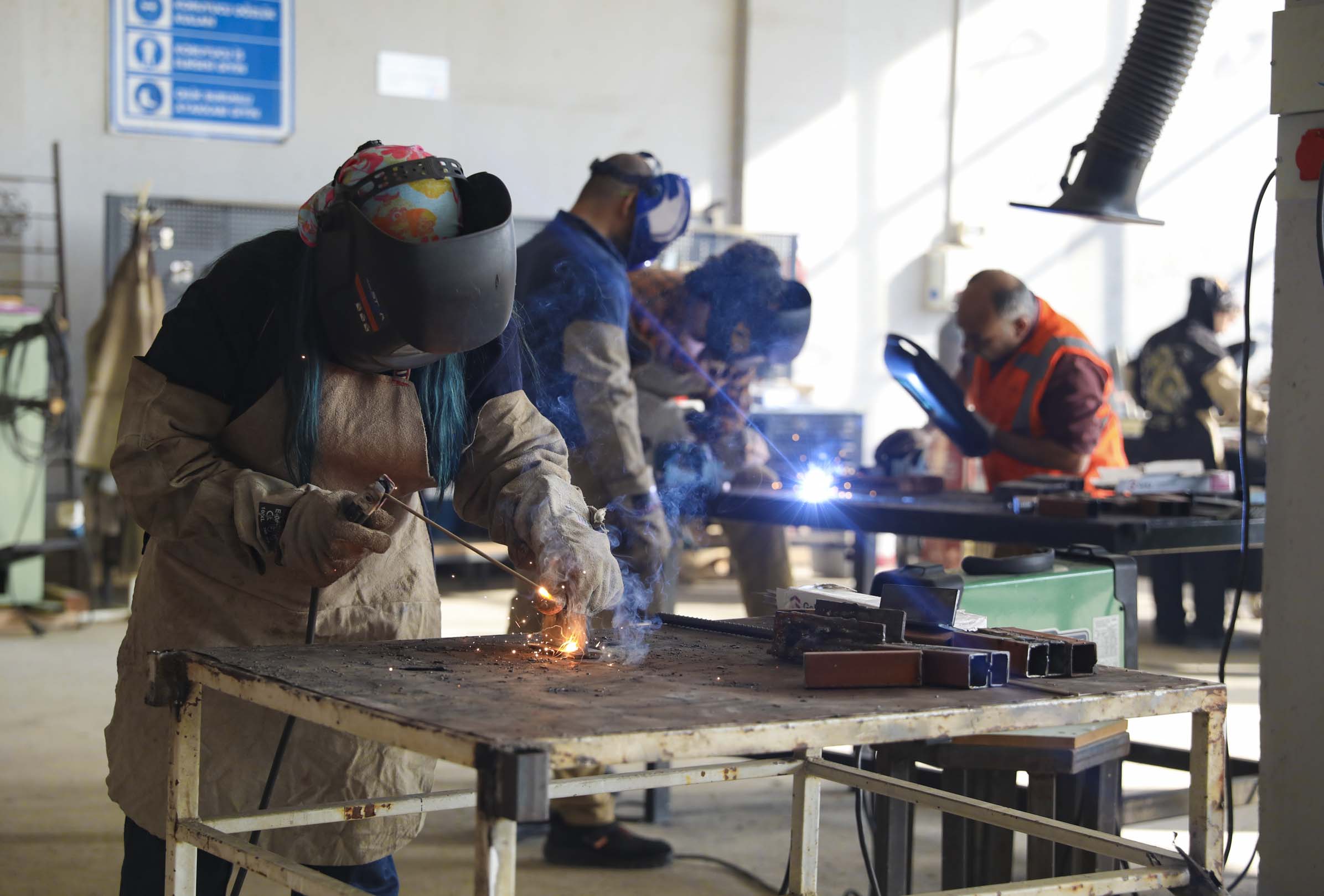 Büyükşehi̇r Mercek’te Çeli̇k Kaynak Eği̇ti̇mleri̇ Sürüyor (4)-1