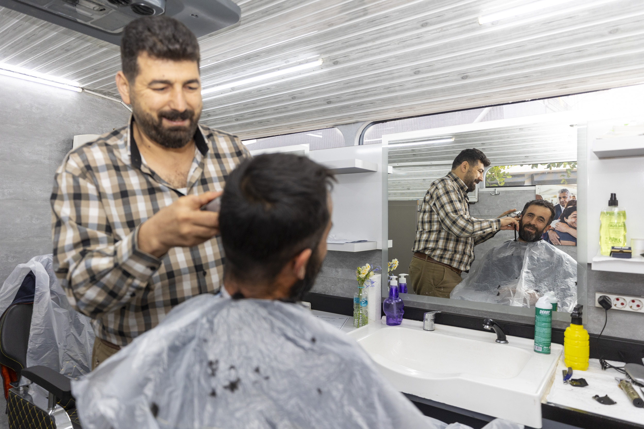 Büyükşehi̇r Mobi̇l Kuaför Araci 30 Bi̇ni̇ Aşkin Vatandaşa Ulaşti (1)