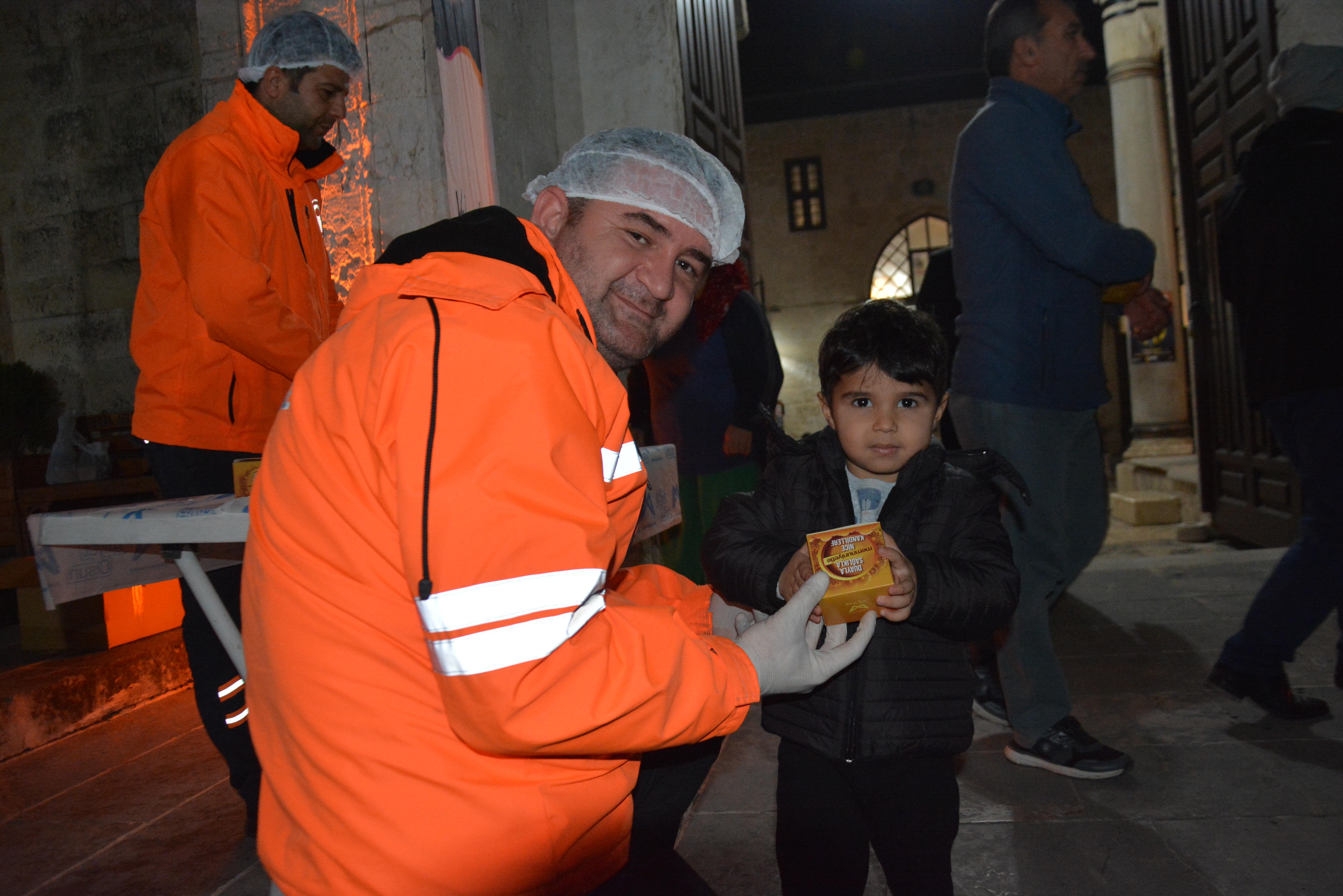 Büyükşehi̇r Regai̇p Kandi̇li̇’nde 15 Bi̇n Kandi̇l Si̇mi̇di̇ Dağitti (2)