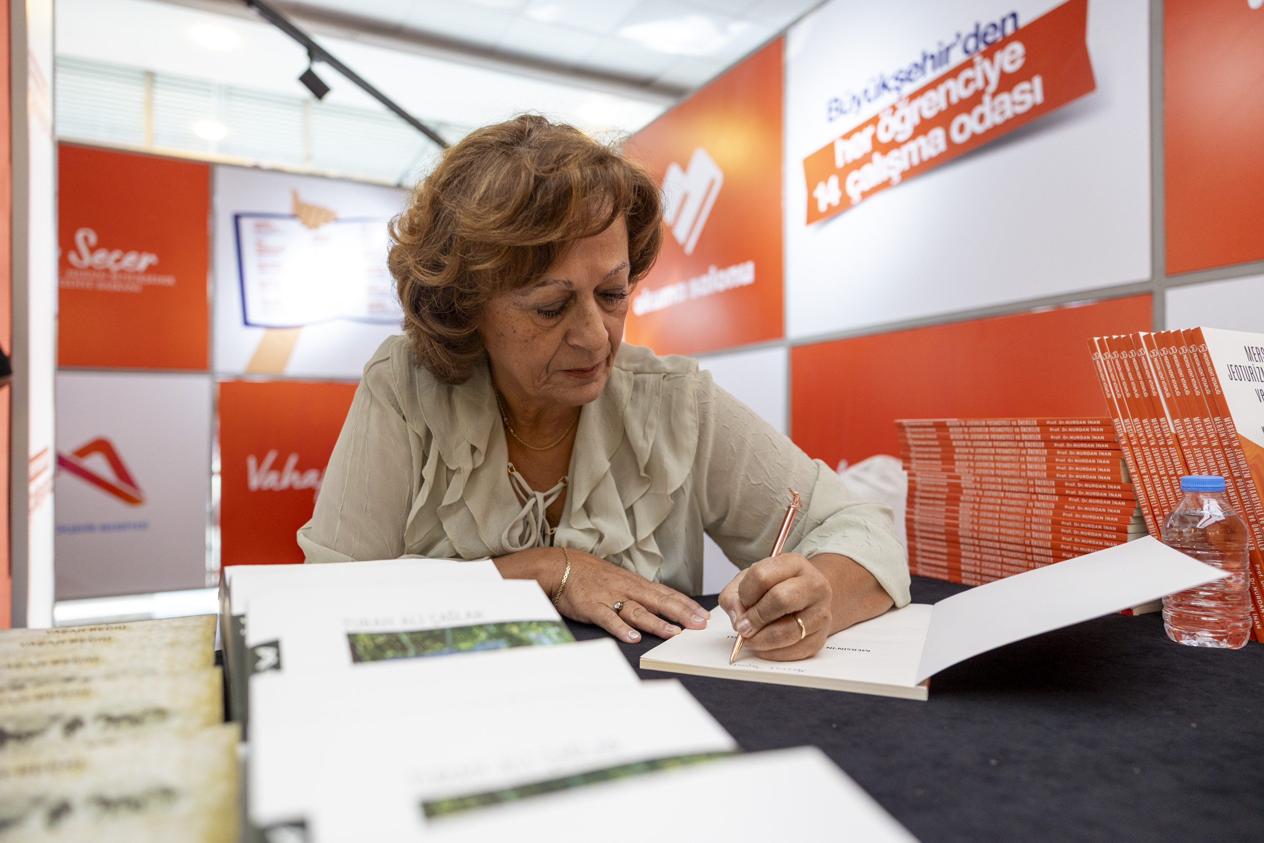 Cnr Mersi̇n Ki̇tap Fuari Bu Yil Oku Mottosuyla Hayat Buldu (11)