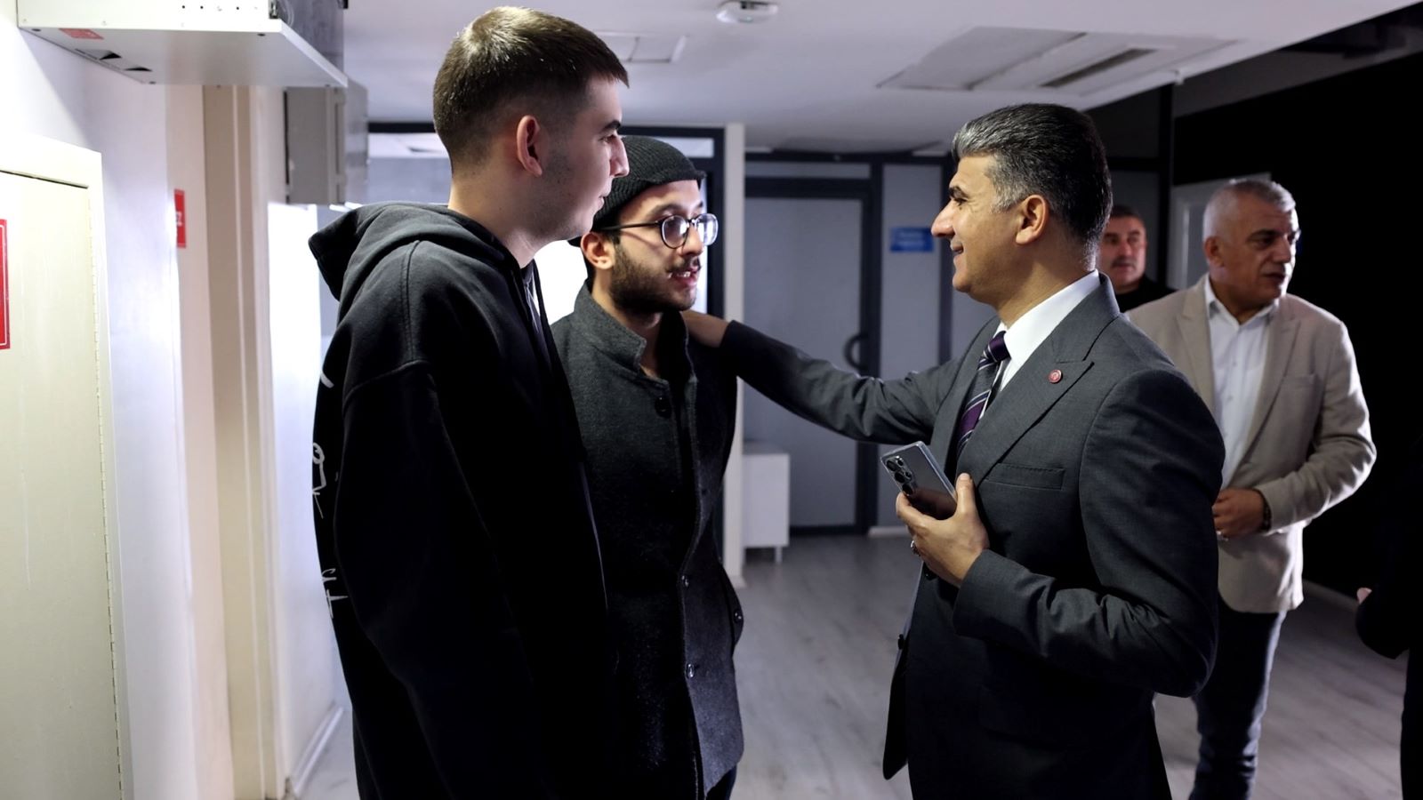 I M G 7587. M P4 Snapshot 00.02.109