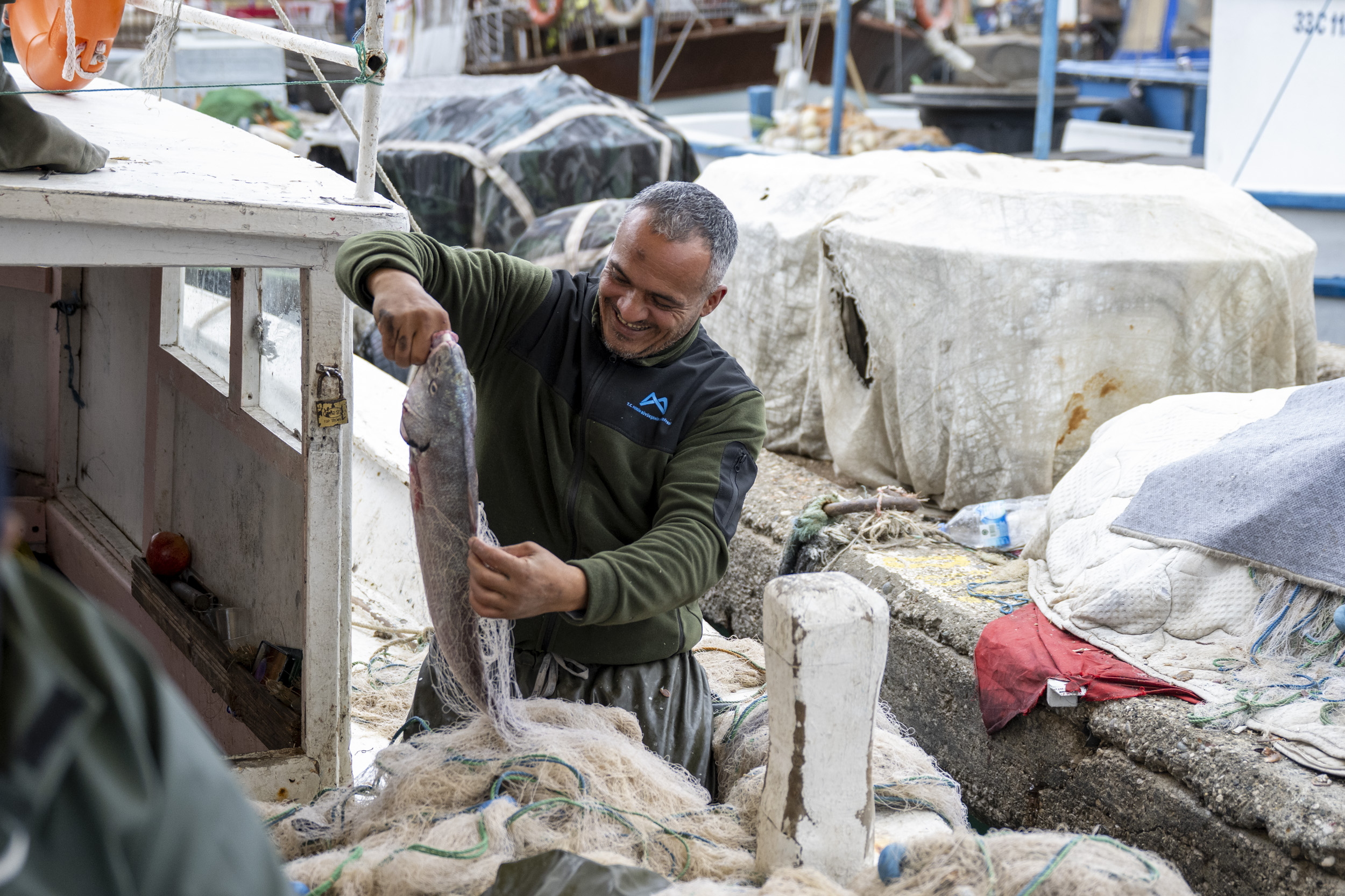 Mersi̇n Büyükşehi̇r Beledi̇yesi̇ Küçük Ölçekli̇ Balikçilarin Yaninda (1)