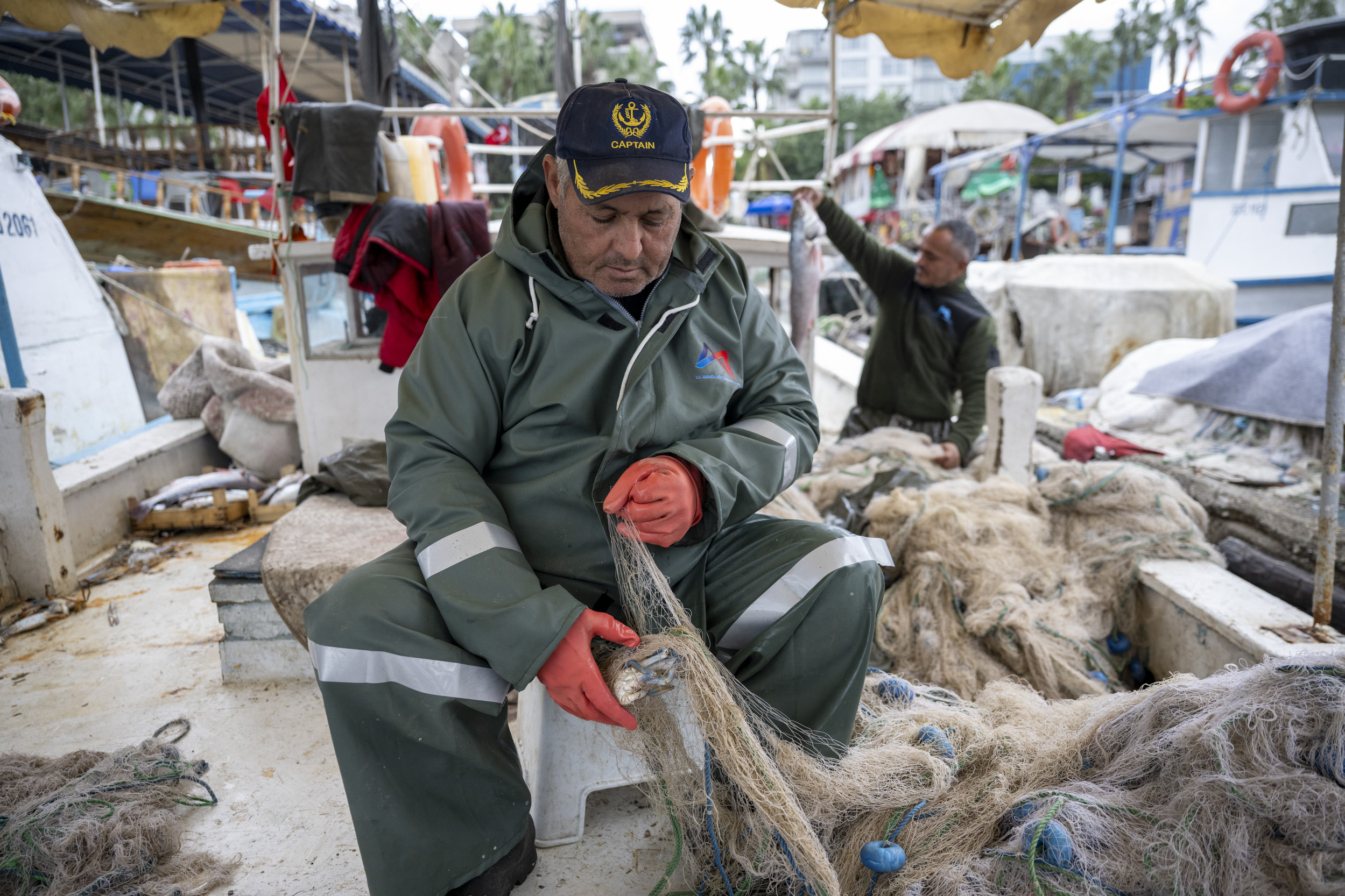 Mersi̇n Büyükşehi̇r Beledi̇yesi̇ Küçük Ölçekli̇ Balikçilarin Yaninda (2)