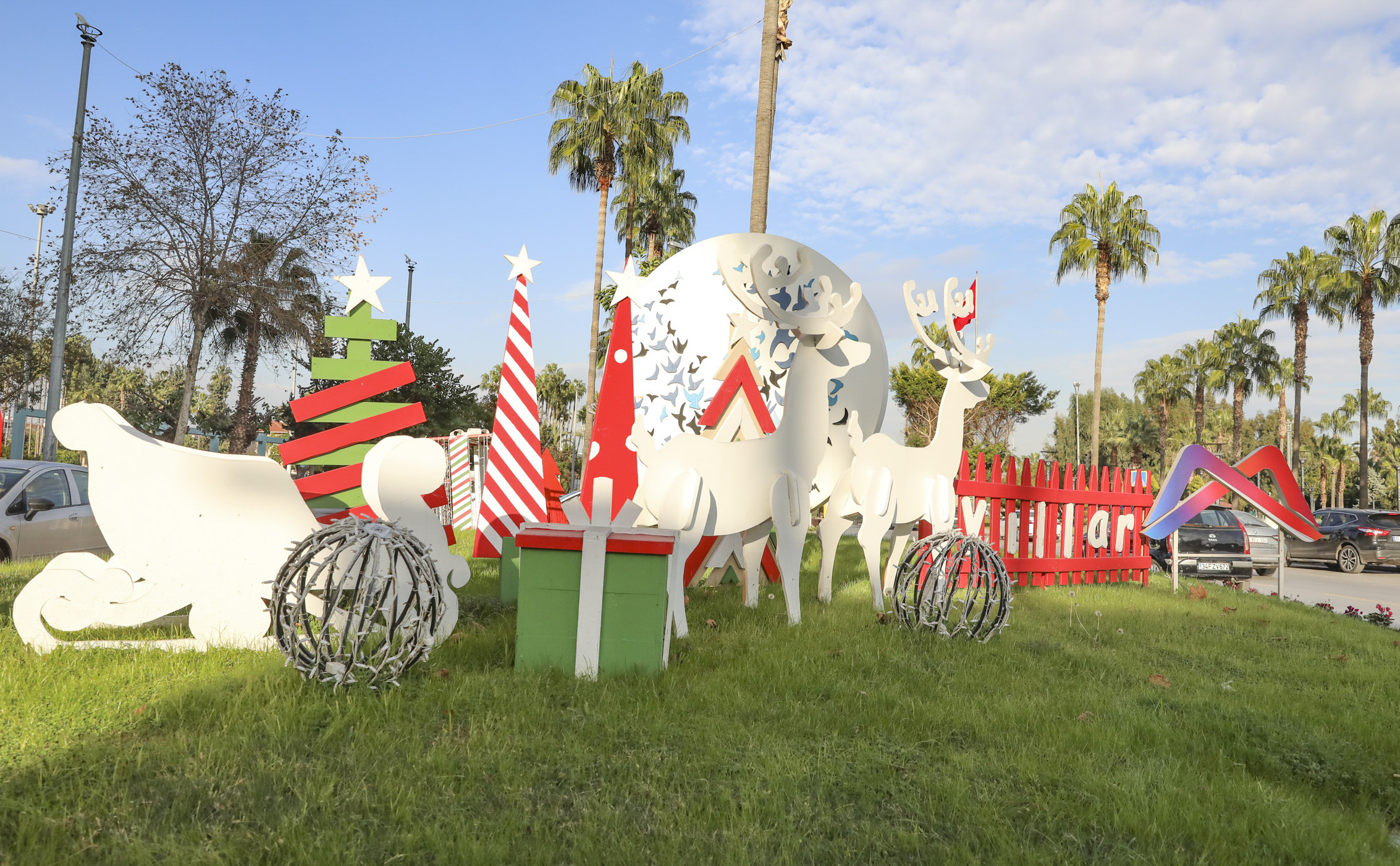 Mersi̇n Büyükşehi̇r Yeni̇ Yil Süslemeleri̇yle Kenti̇ Renklendi̇rdi̇ (2)