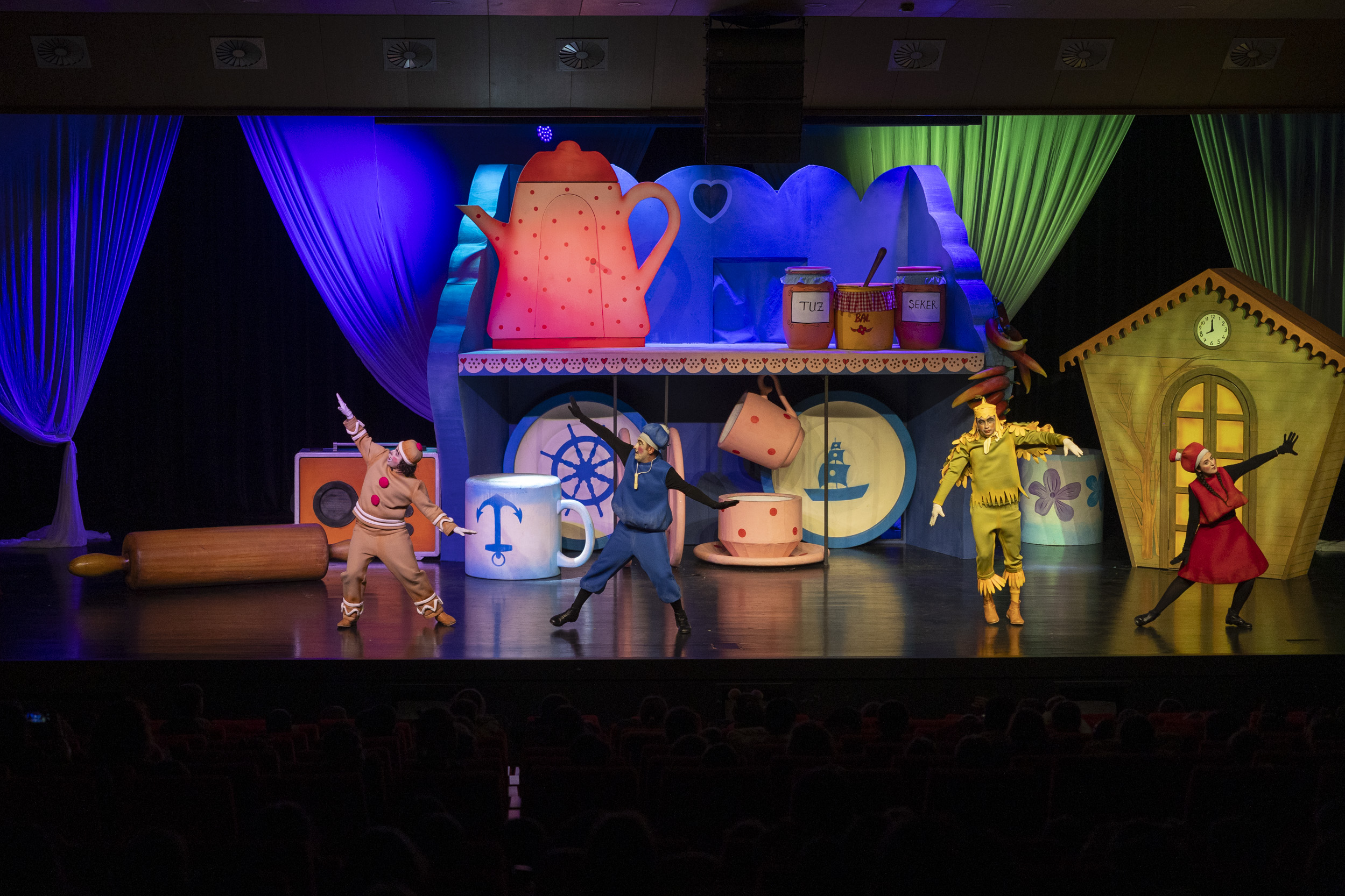 Mersi̇n Şehi̇r Ti̇yatrosu’ndan Yeni̇ Bi̇r Prömi̇yer ‘Bi̇sküvi̇ Adam’ (2)