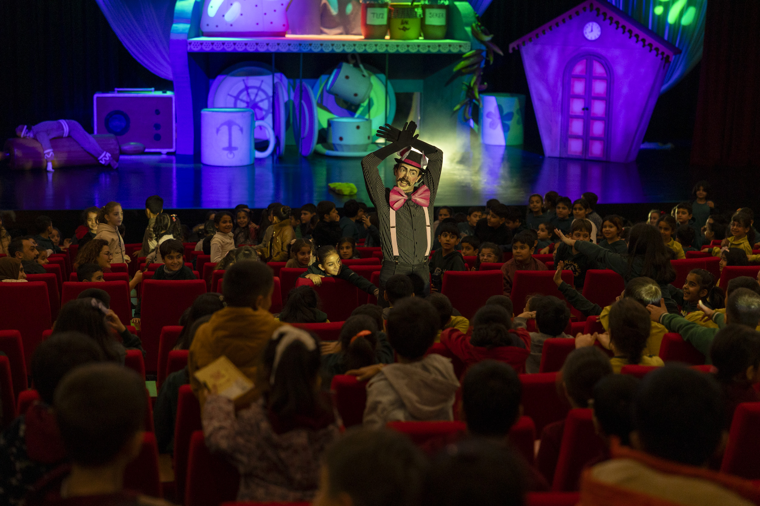 Mersi̇n Şehi̇r Ti̇yatrosu’ndan Yeni̇ Bi̇r Prömi̇yer ‘Bi̇sküvi̇ Adam’ (3)