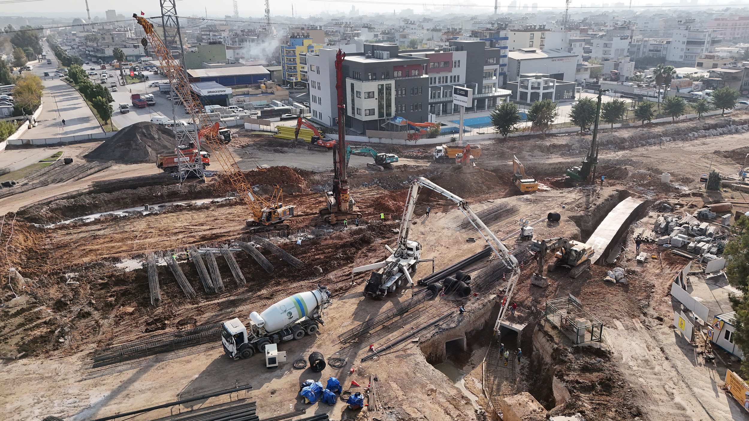 Mersi̇n Trafi̇ği̇ne Nefes Aldiracak Projede Çalişmalar Hizla Devam Edi̇yor (4)