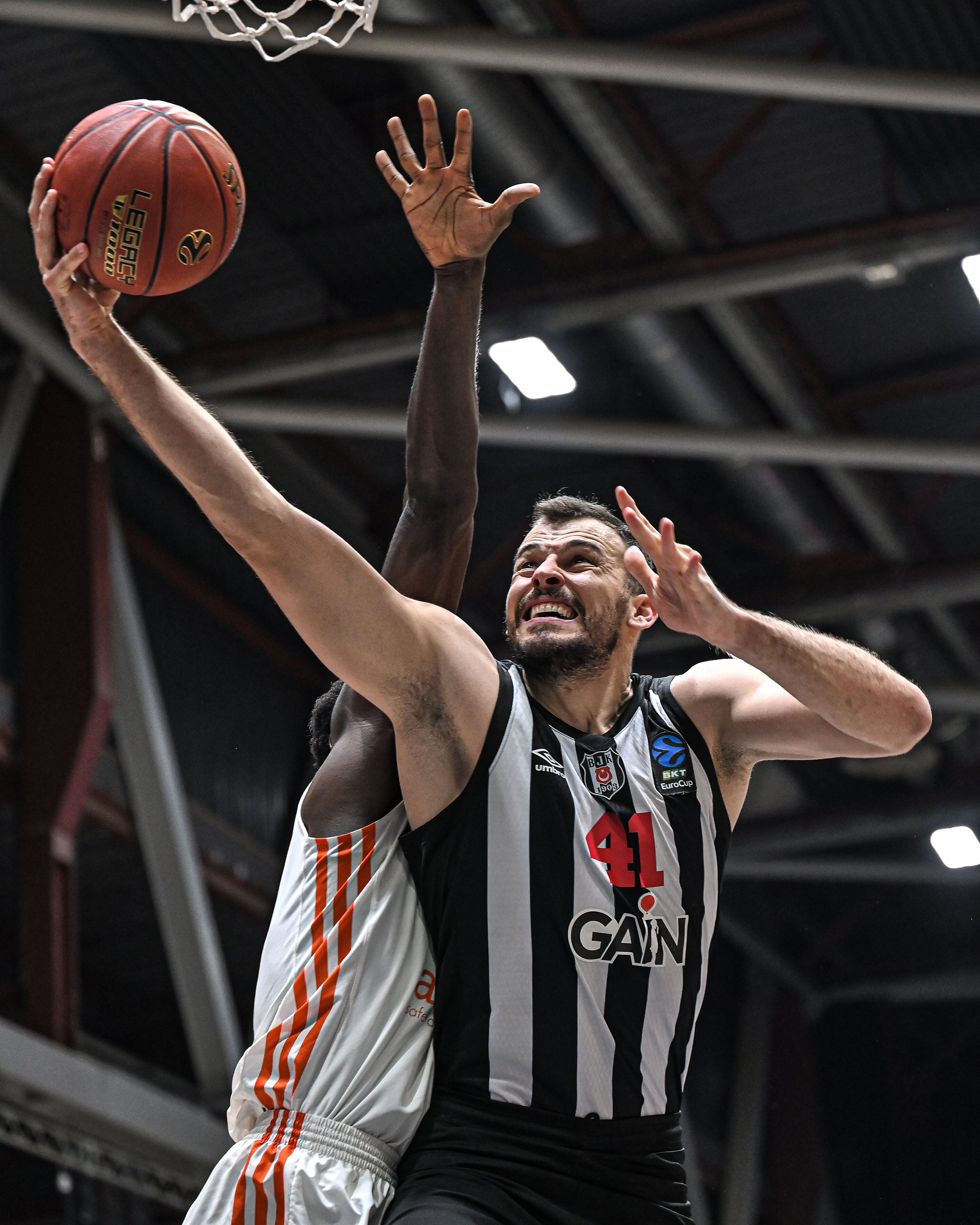 N I N E R S C H E M N I T Z B E S I K T A S G A I N 97 95 1077136 319603