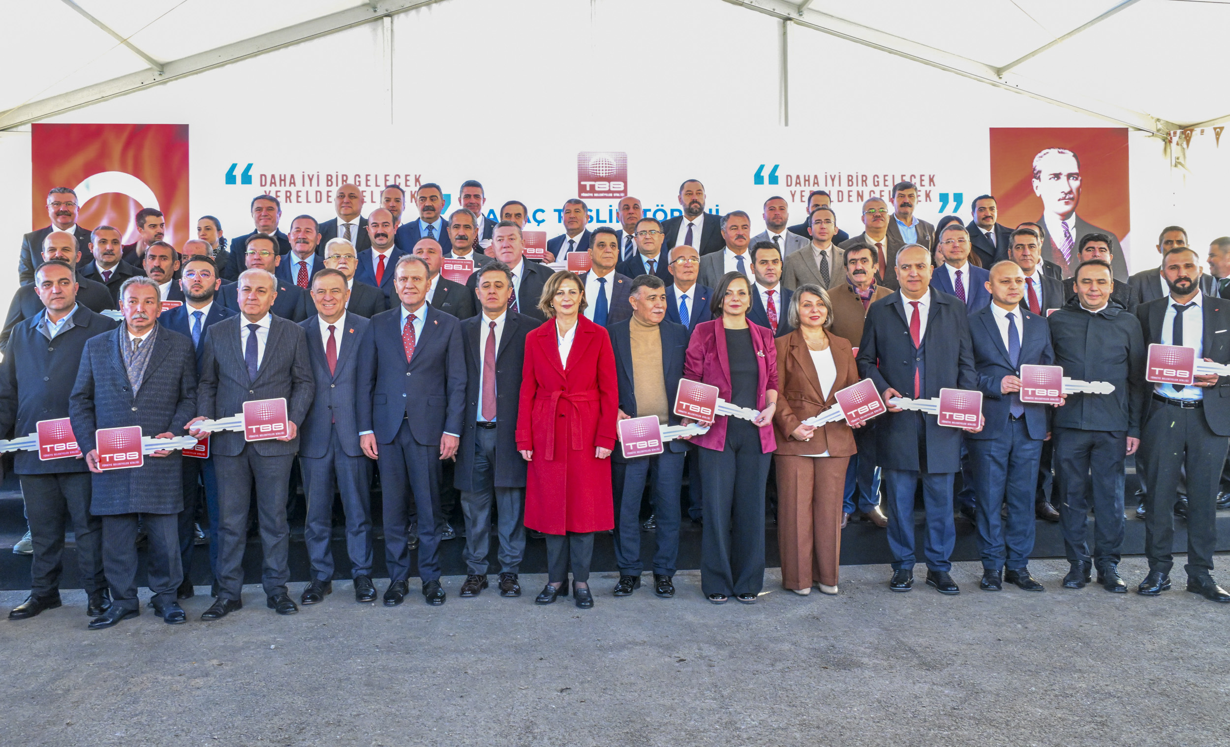 Seçer “Türki̇ye’de Geleceğe Umutla Bakacak Bi̇r Toplum Yaratacaksak Bunu Yerelden Başlatacağiz” (9)