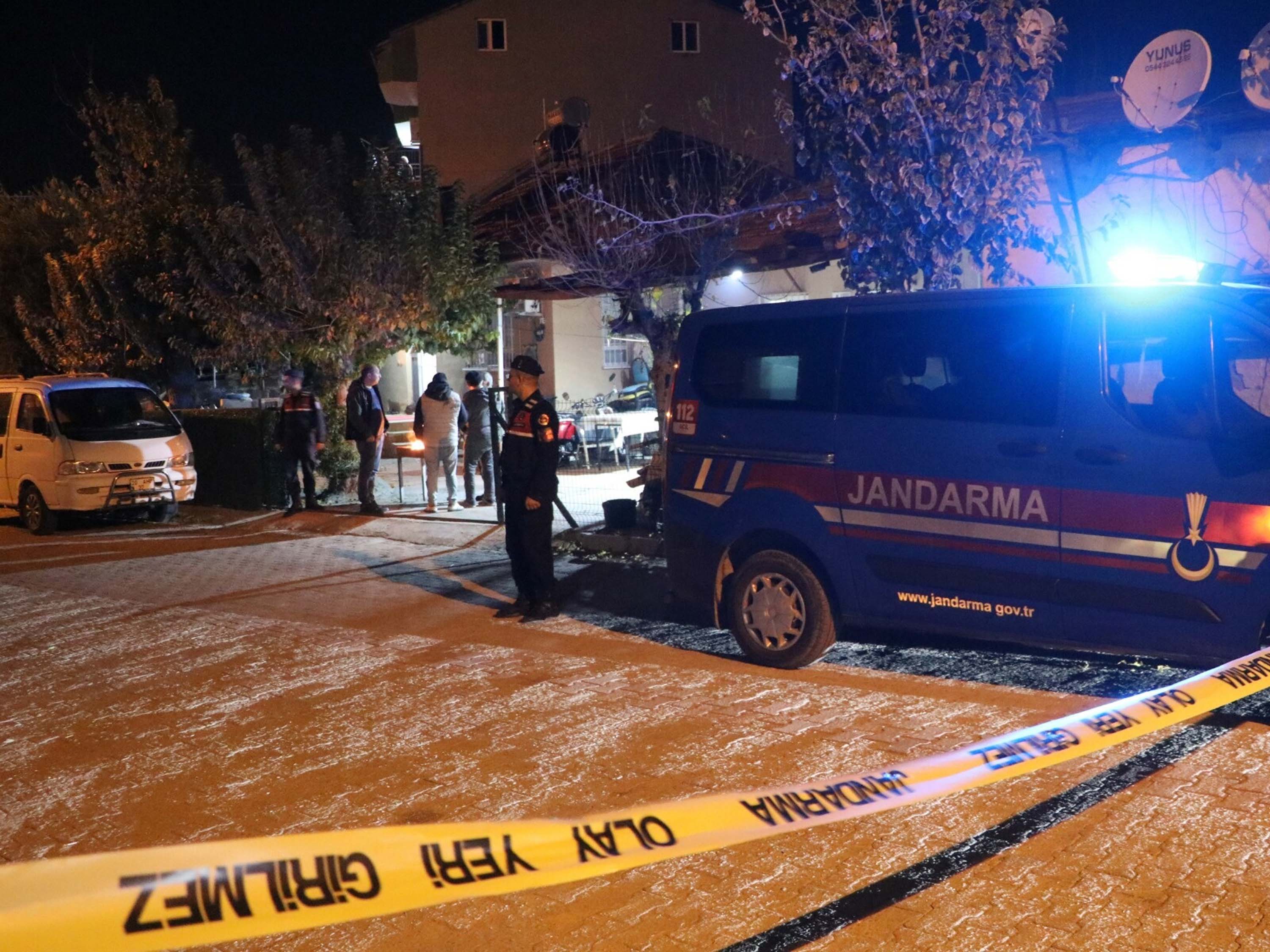 Tufekle Oynarken Iran Uyruklu Arkadasini 1046288 310478 (2)