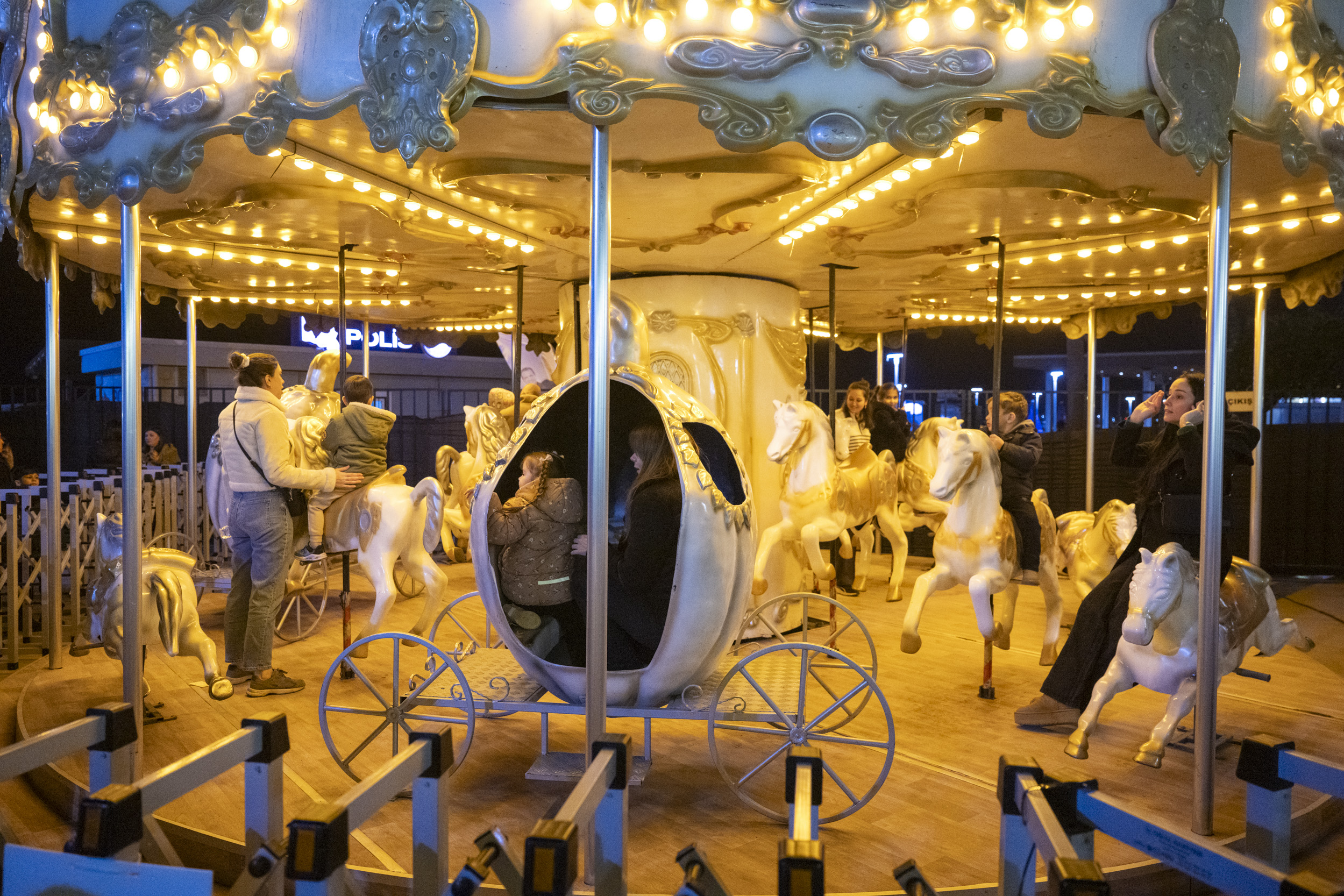 Yeni̇ Yil Coşkusunun Adresi̇ Büyükşehi̇r’i̇n Yilbaşi Pazari (8)