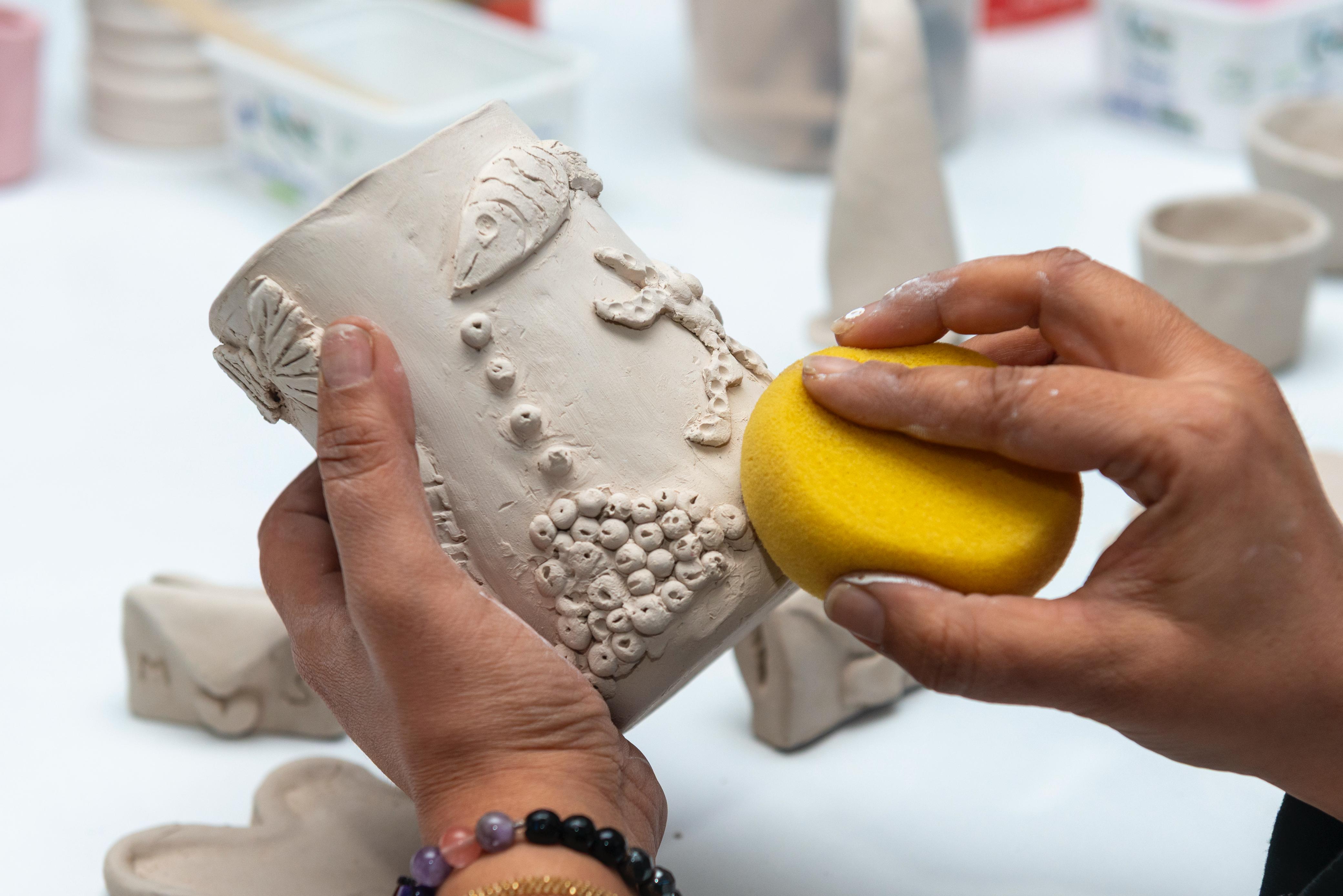 Yenişehir Belediyesinin Kadınlara Yönelik Seramik Eğitimleri Başladı (2)