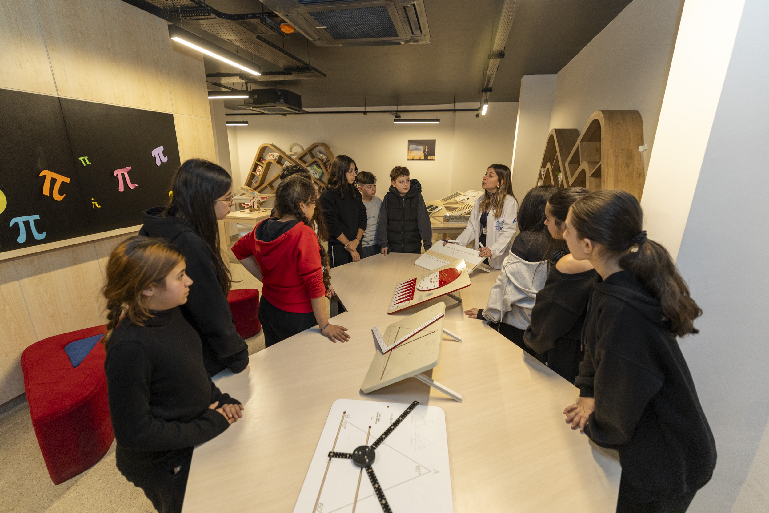 1 Yaşini Dolduran Aratos Matemati̇k Evi̇ Bi̇nlerce Öğrenci̇yi̇ Ağirladi (5)