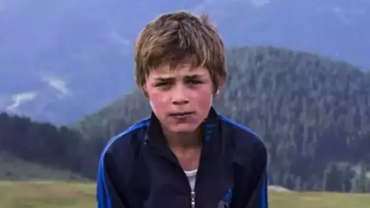 67752B11D80654846C0657F1