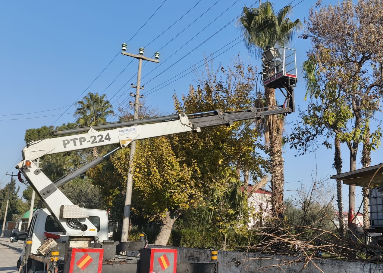 Akdenizde Parklara Bakım Çalışması (2)-1