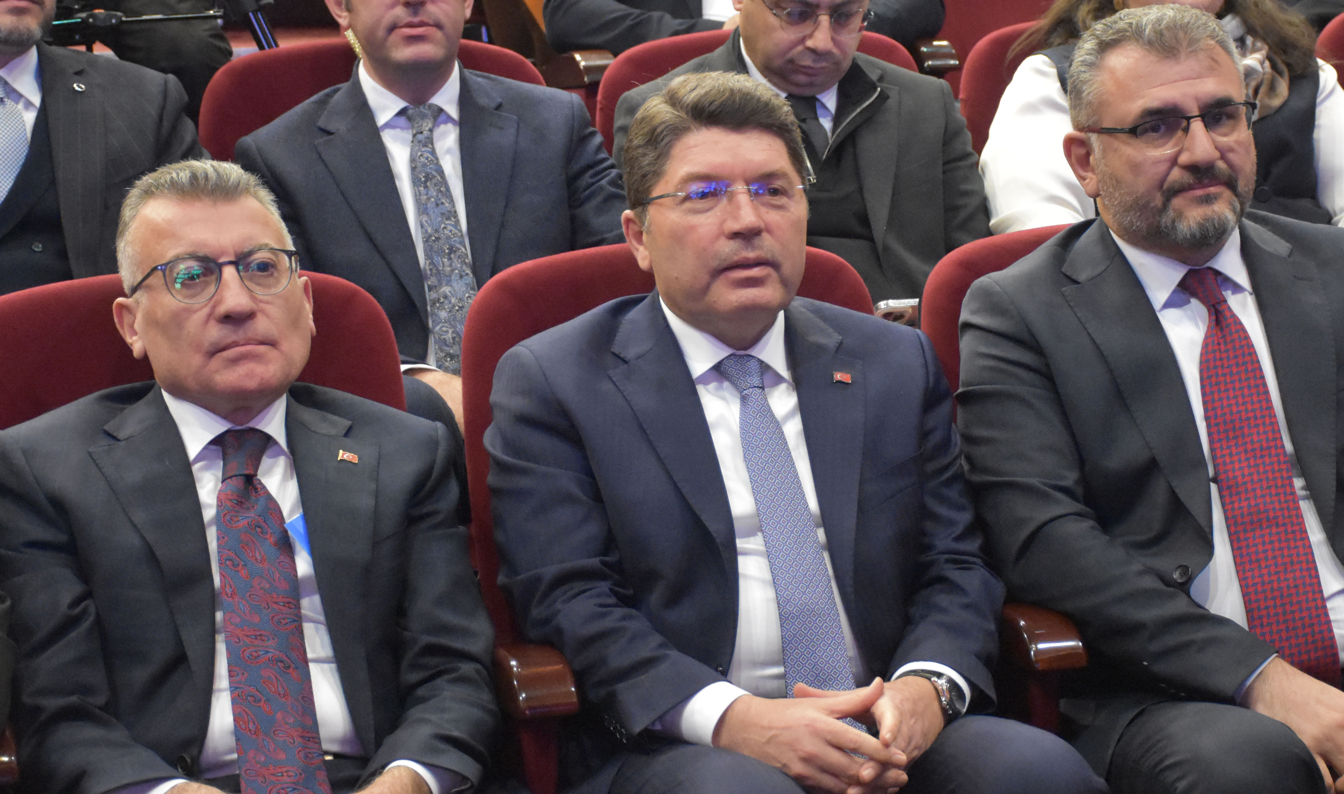 B A K A N T U N C Y E N I B I R A N A Y A S A I L E T U R K I Y E 1142424 339211