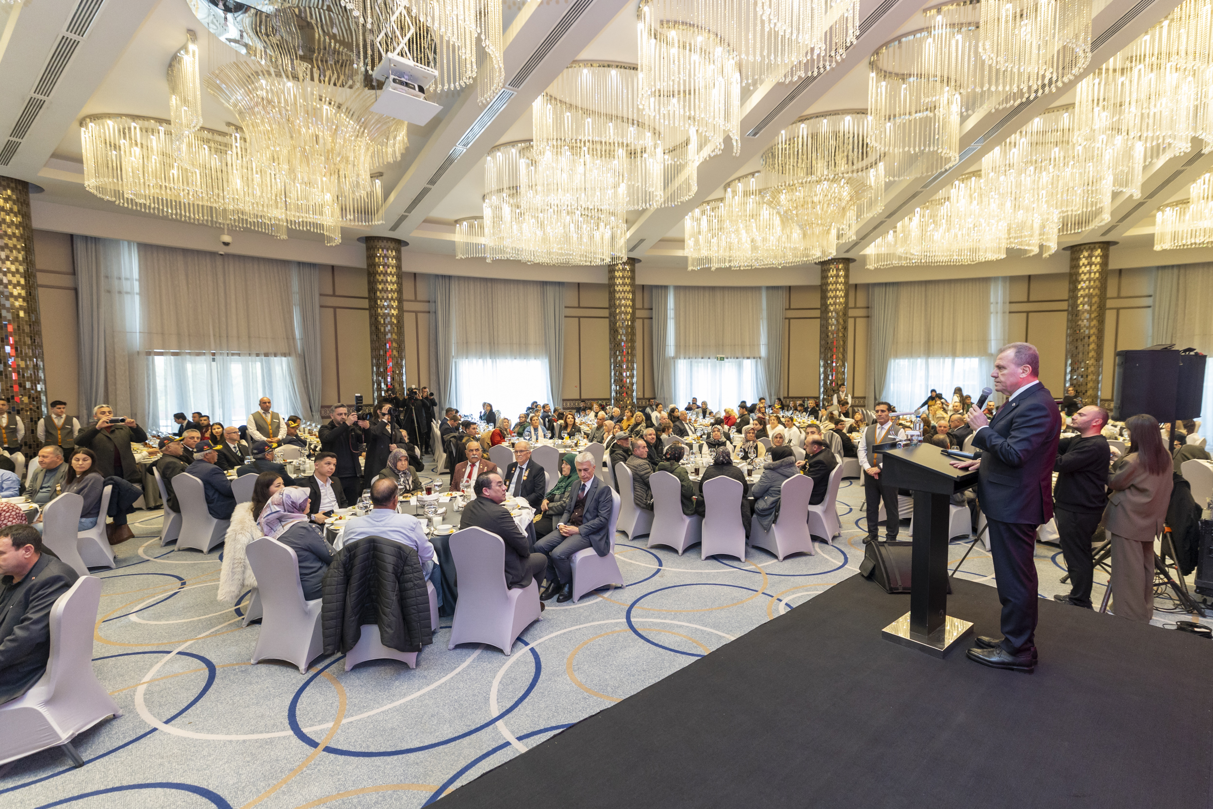 Başkan Seçer Ve Meral Seçer, Şehi̇t Ai̇leleri̇ Ve Gazi̇lerle Buluştu (3)