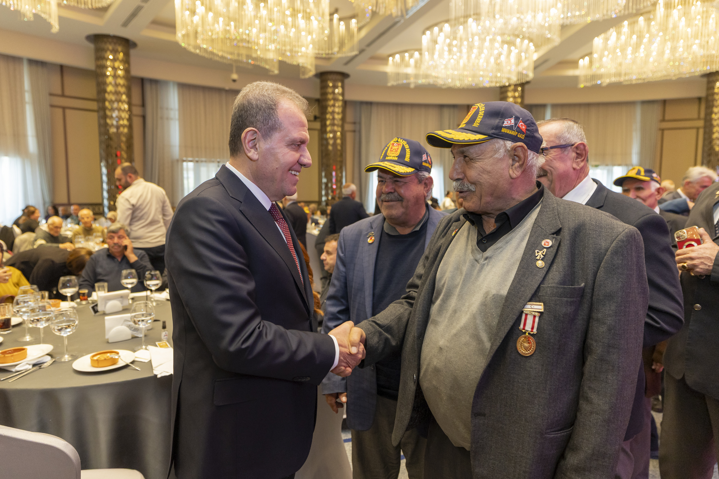 Başkan Seçer Ve Meral Seçer, Şehi̇t Ai̇leleri̇ Ve Gazi̇lerle Buluştu (4)